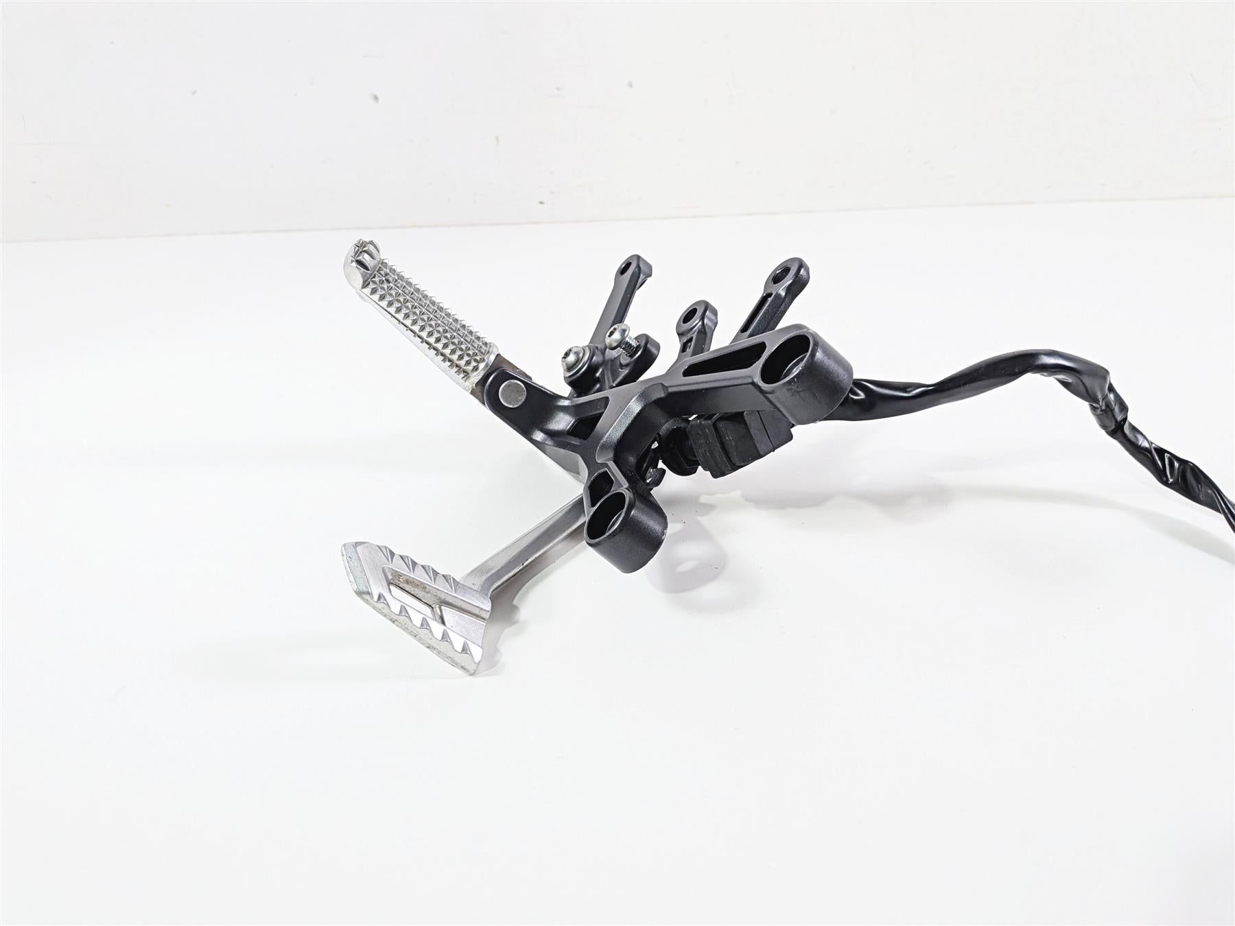 2023 Yamaha MT10 MTN1000 Right Front Footpeg & Brake Pedal B67-27443-10-00 {{ shop.shopifyCountryName }} - Mototech271