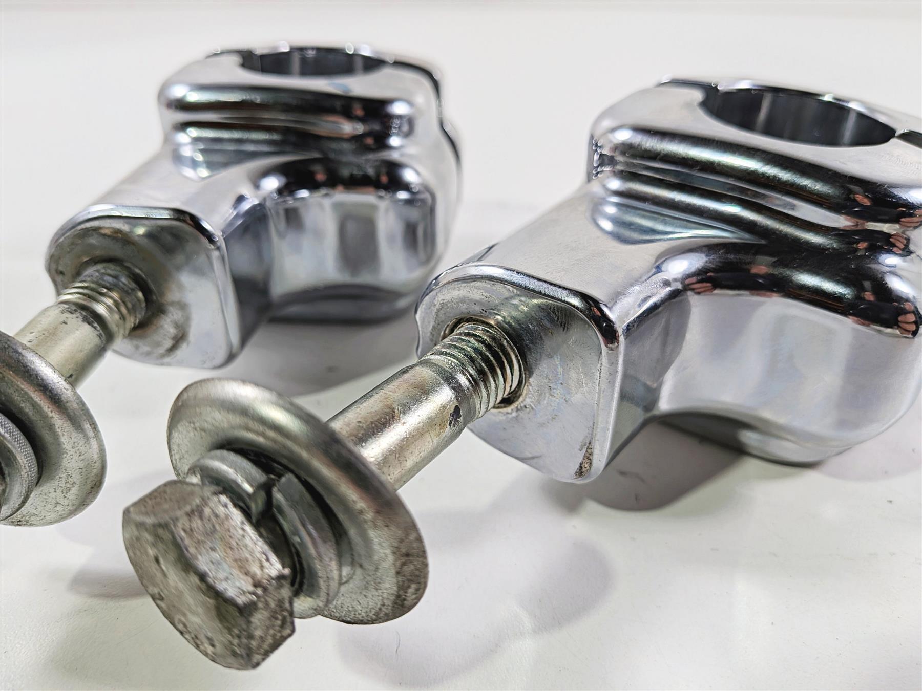 2012 Harley Softail FLSTF Fat Boy Handlebar Clamp Riser Holder 56887-07 {{ shop.shopifyCountryName }} - Mototech271