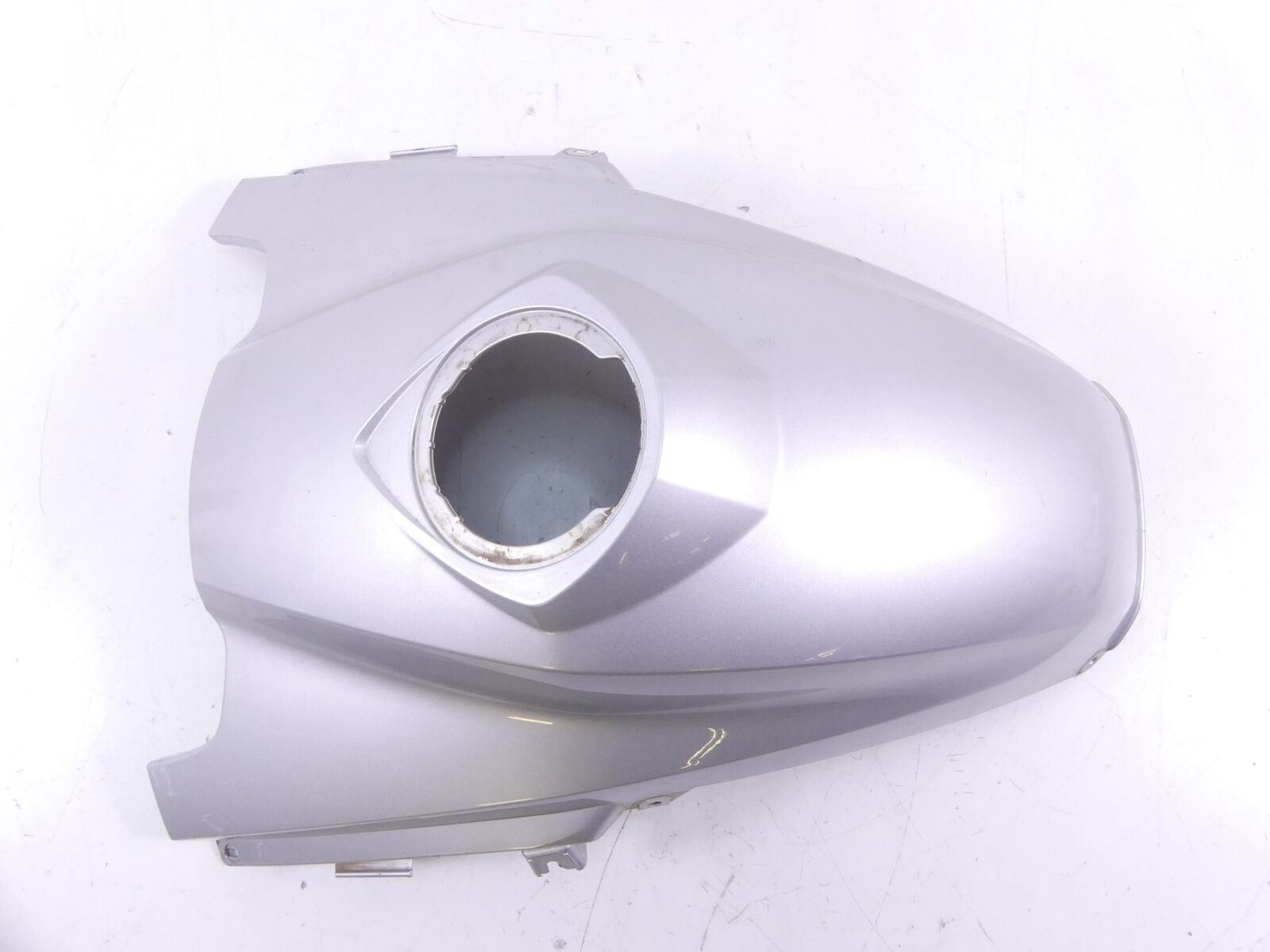 2012 BMW R1200GS K25 Tank Center Cover Fairing -Titansilber 46637693425 {{ shop.shopifyCountryName }} - Mototech271