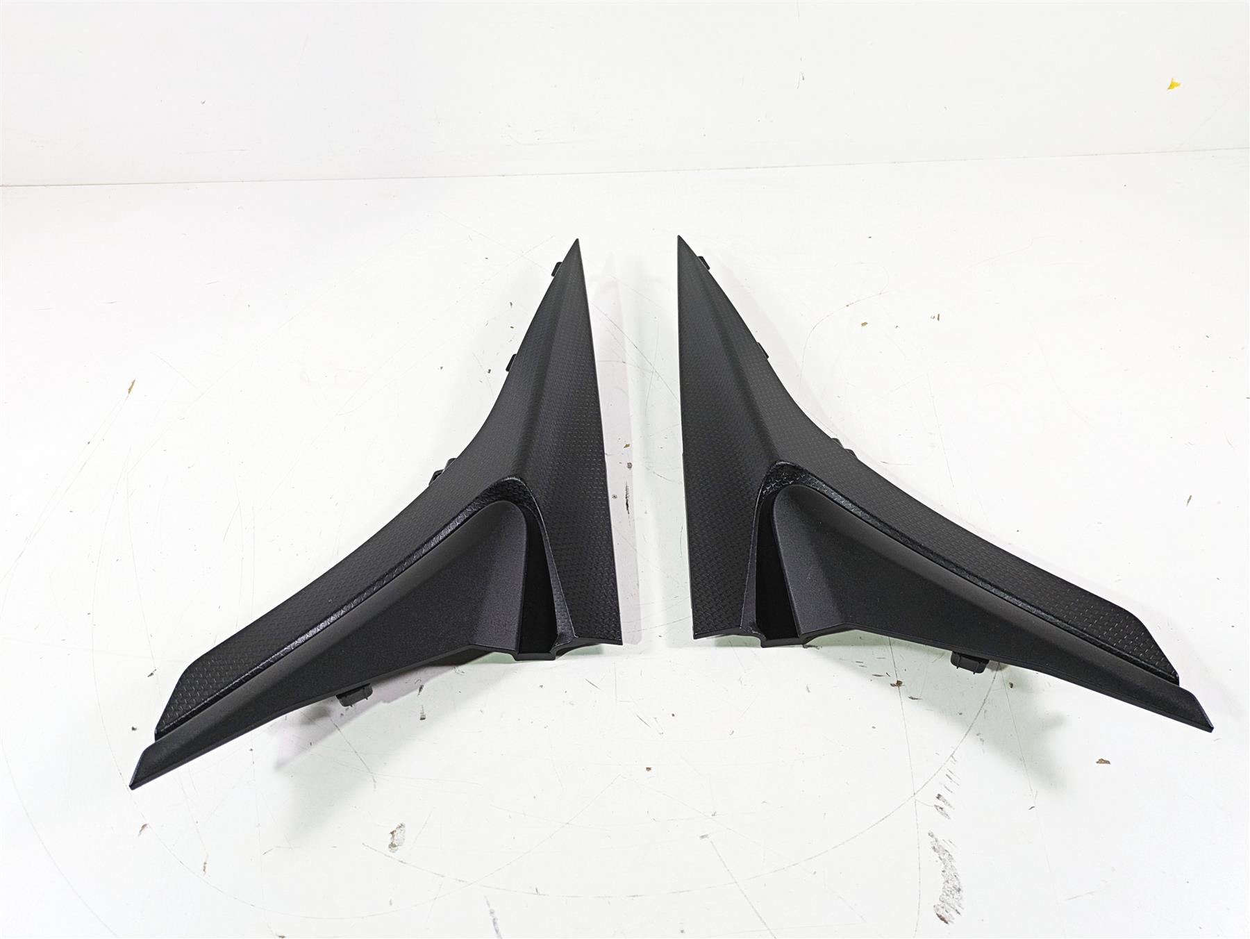 2021 Aprilia RS660 Under Seat Infill Cover Fairings 2B006645 L 2B006646 {{ shop.shopifyCountryName }} - Mototech271