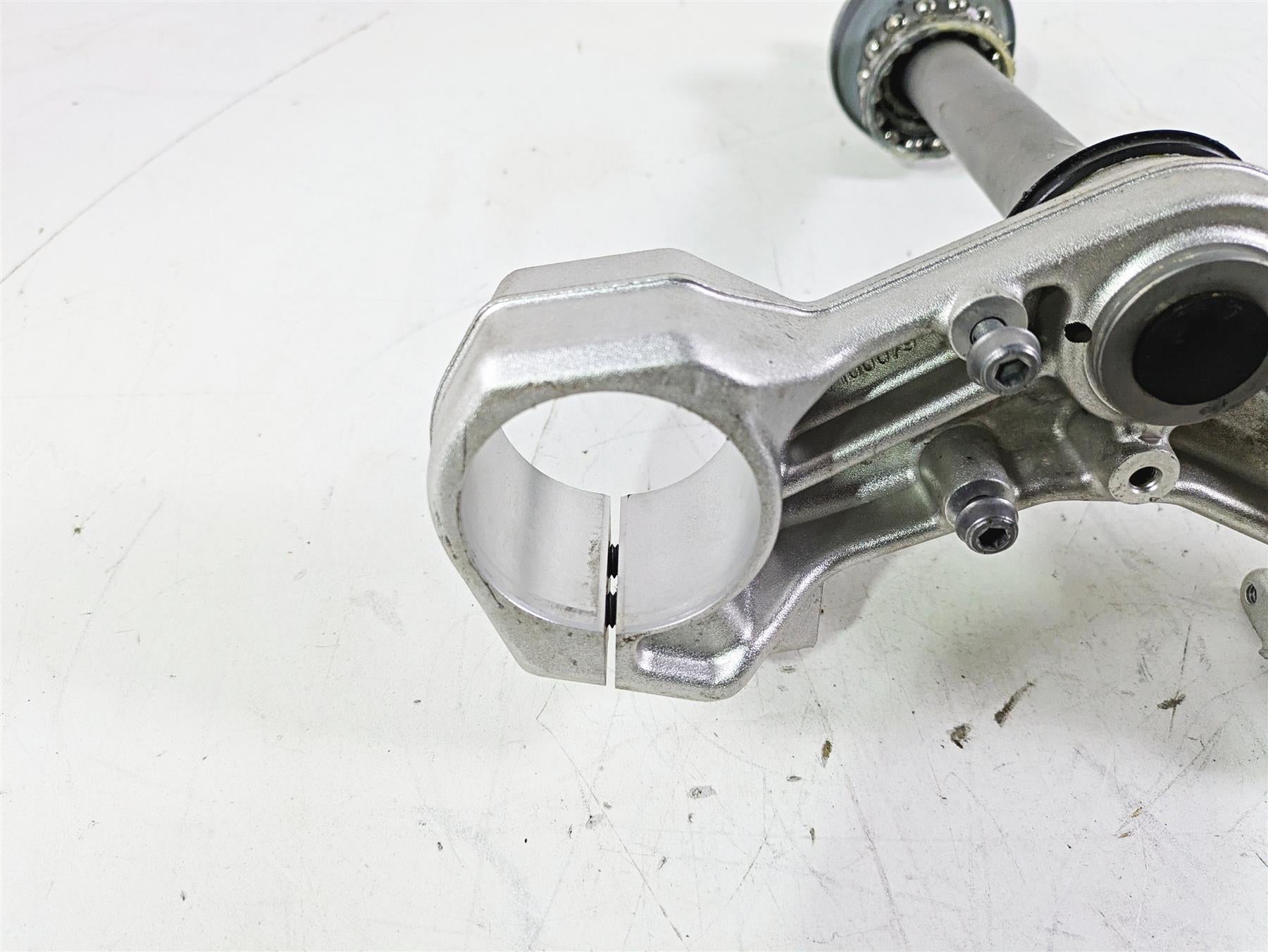 2023 BMW G310R K03 Lower Triple Tree Steering Clamp 31428557754 {{ shop.shopifyCountryName }} - Mototech271
