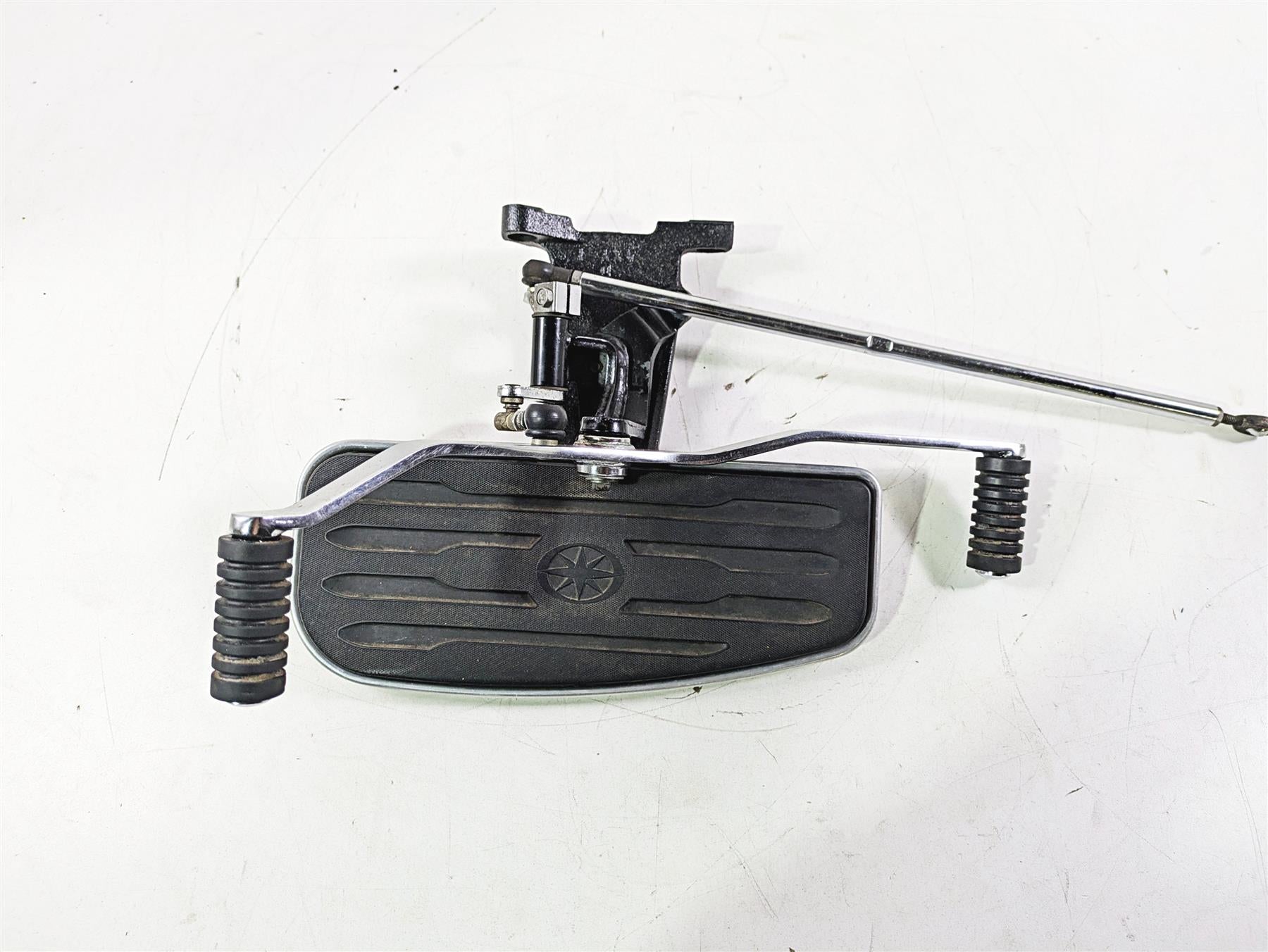 2004 Yamaha XVZ1300 Royal Star Left Floorboard Set & Shifter 4XY-27410-10-00 {{ shop.shopifyCountryName }} - Mototech271