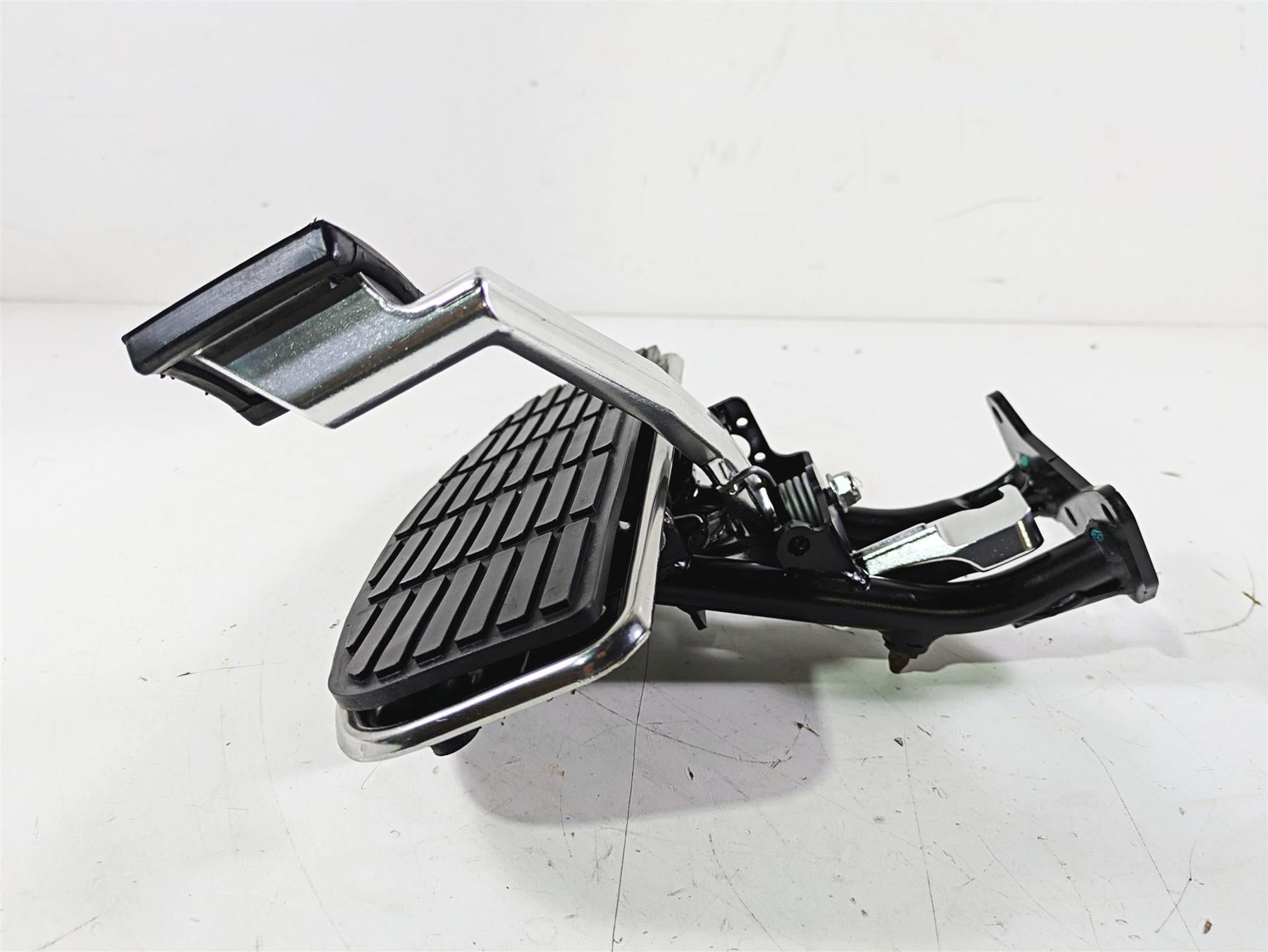 2014 Moto Guzzi California 1400 Touring Right Floorboard & Brake Pedal 887302 {{ shop.shopifyCountryName }} - Mototech271
