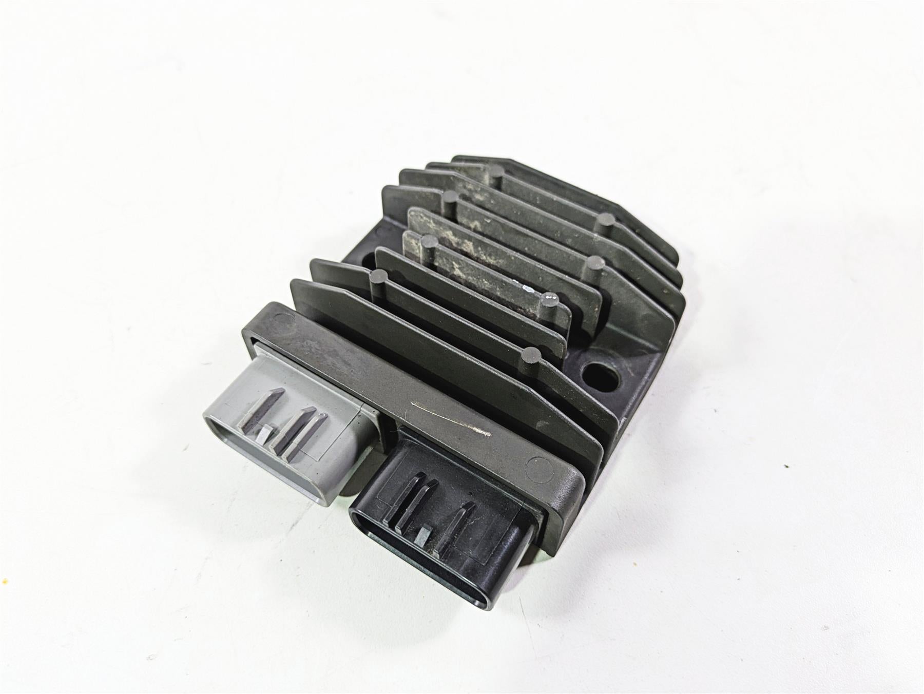 2013 Ducati Hyperstrada 821 Rectifier Voltage Regulator 54040301B FH020AA {{ shop.shopifyCountryName }} - Mototech271