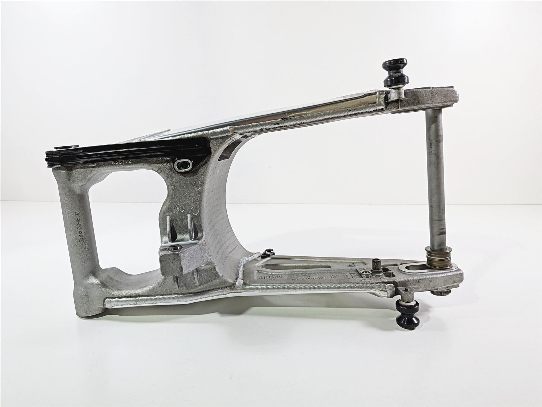2016 Aprilia RSV 1100 Tuono V4 Factory Rear Swingarm Swing Arm & Axle 2B001289 {{ shop.shopifyCountryName }} - Mototech271