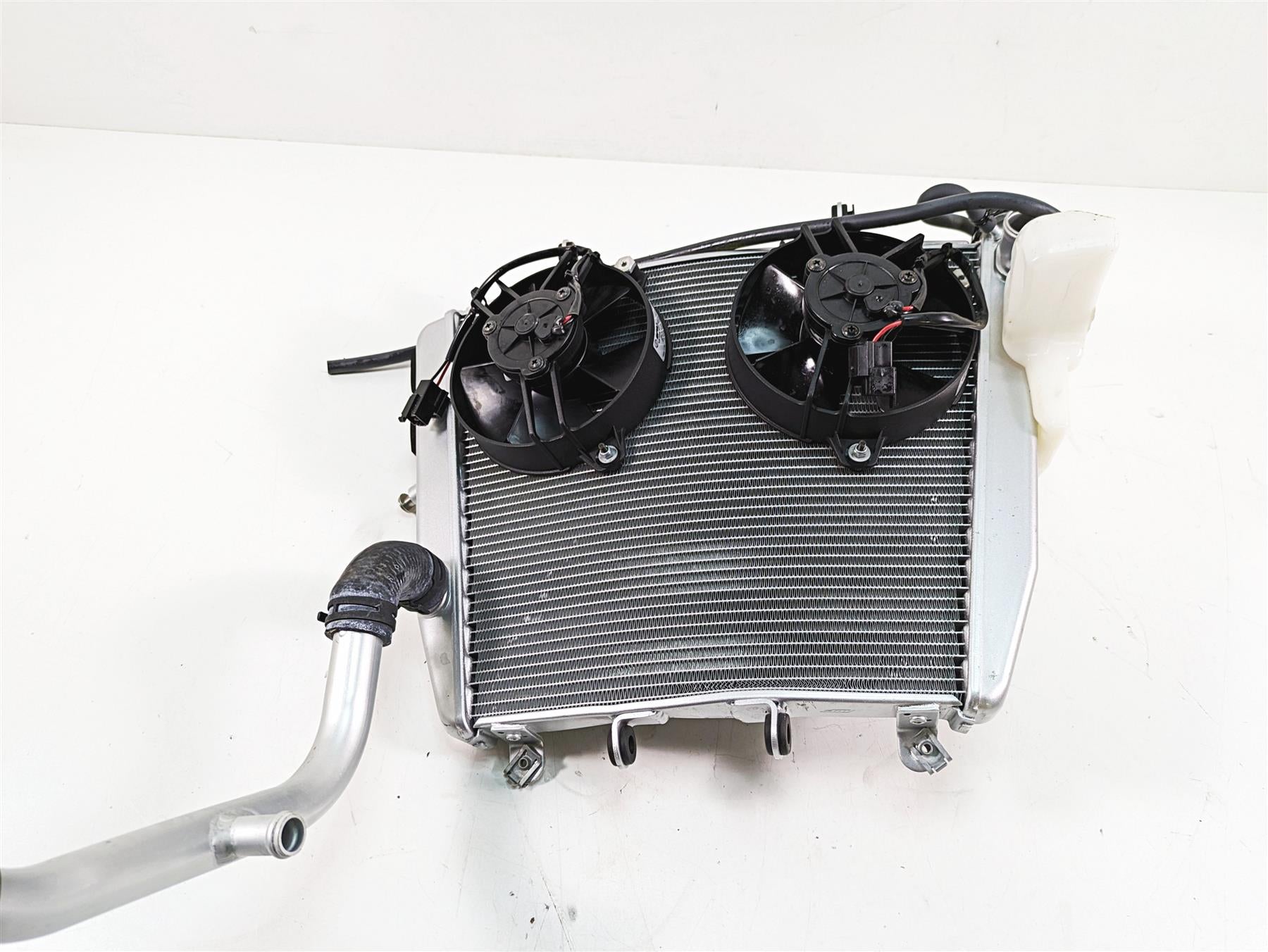 2020 Aprilia Tuono V4 Factory Radiator Fan Hoses Reservoir -Read 2B003834 {{ shop.shopifyCountryName }} - Mototech271