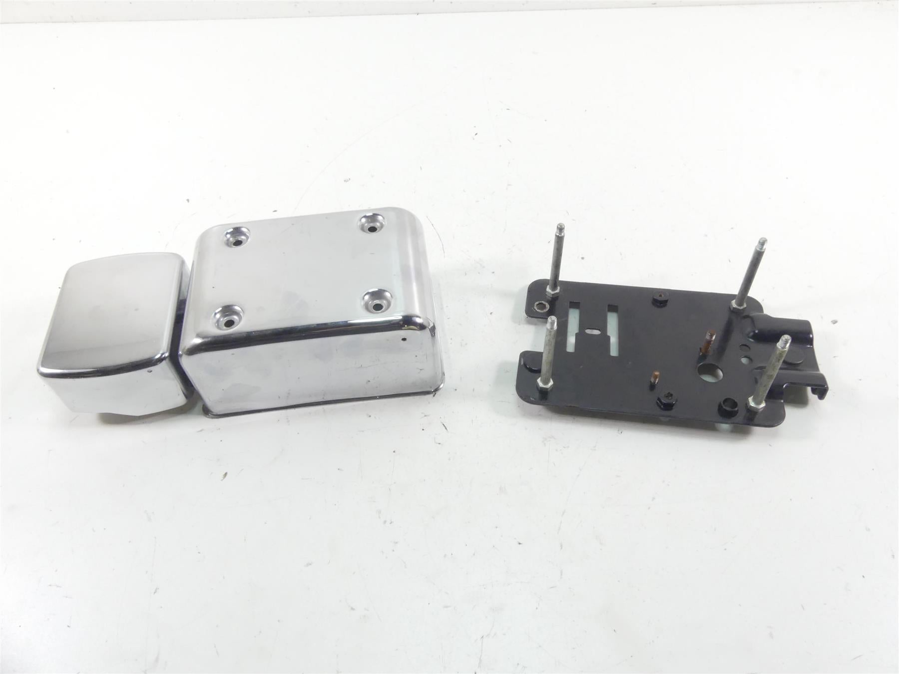 1998 Harley Dyna FXDL Low Rider Electrical Box Carrier + Chrome Cover 66333-90 {{ shop.shopifyCountryName }} - Mototech271