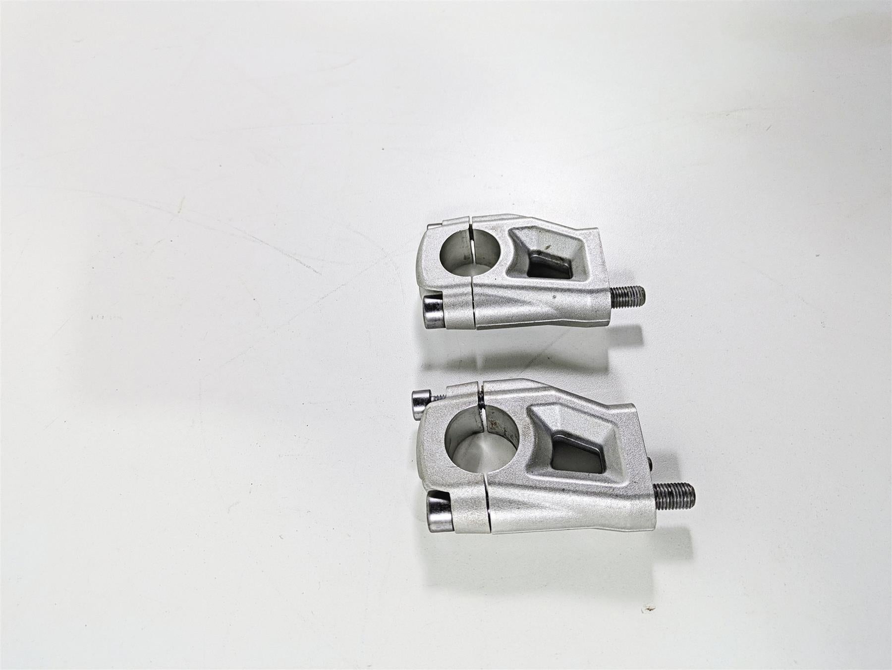 2015 Triumph Tiger Explorer XC Oem Handlebar Riser Holder Set T2040813 {{ shop.shopifyCountryName }} - Mototech271