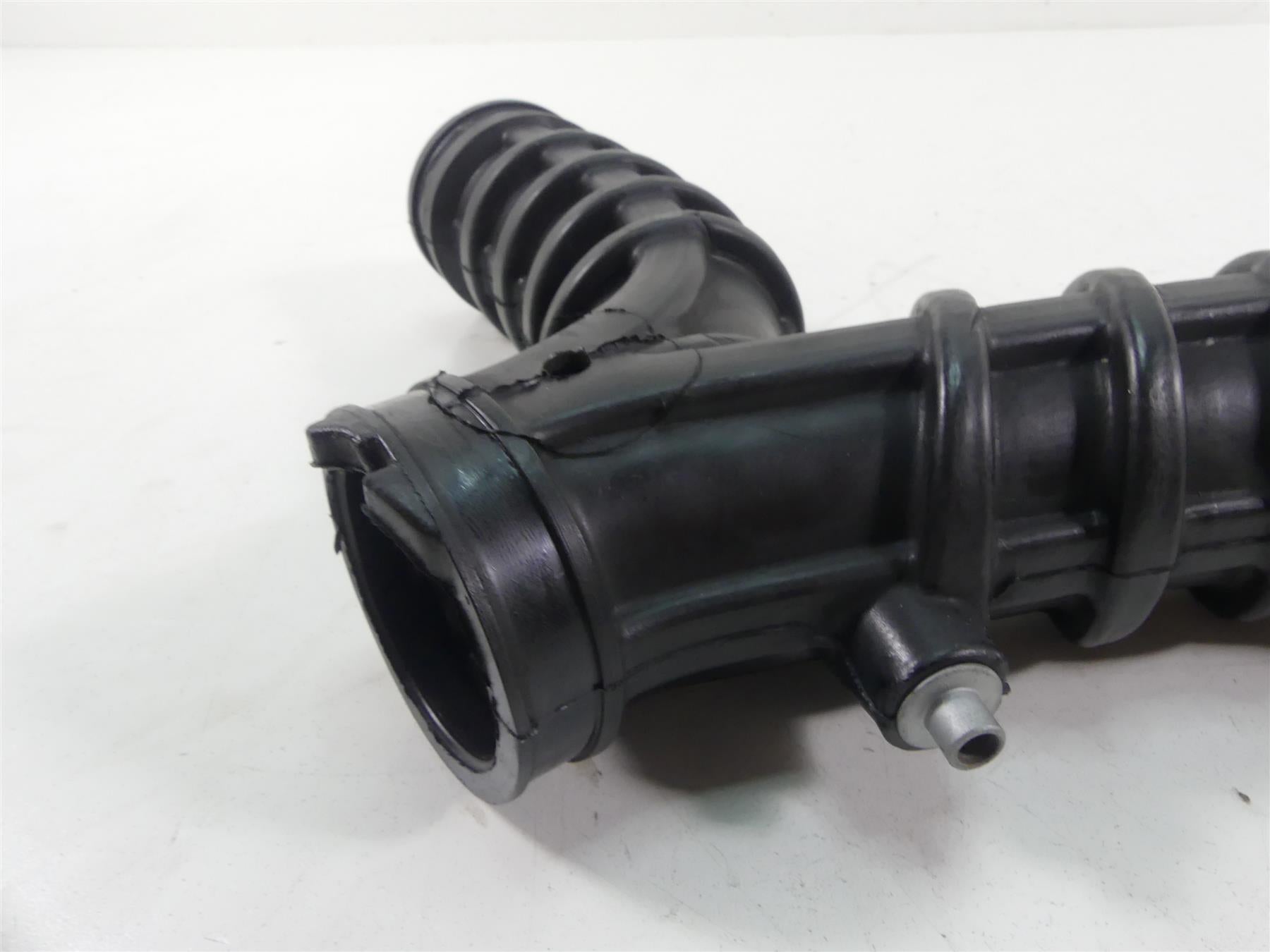2019 Moto Guzzi V7 III Stone 750 Air Fuel Inlet Y-Tube 2B001823 {{ shop.shopifyCountryName }} - Mototech271