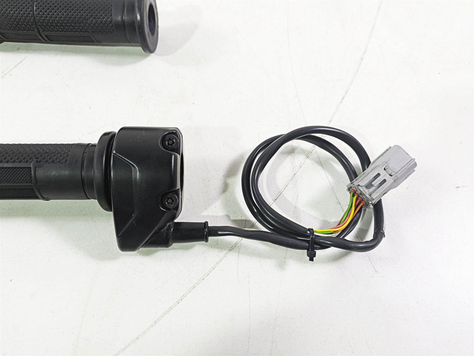 2015 Ducati Hypermotard 821 SP Ride By Wire Throttle Grip Set 66020031E {{ shop.shopifyCountryName }} - Mototech271