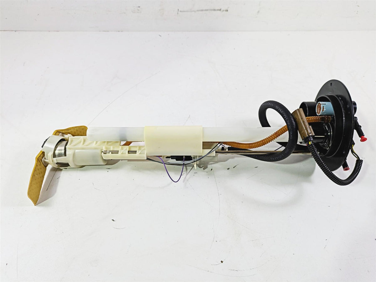 2010 Harley VRSCF Muscle Rod Fuel Gas Petrol Pump - Tested 75310-07 {{ shop.shopifyCountryName }} - Mototech271