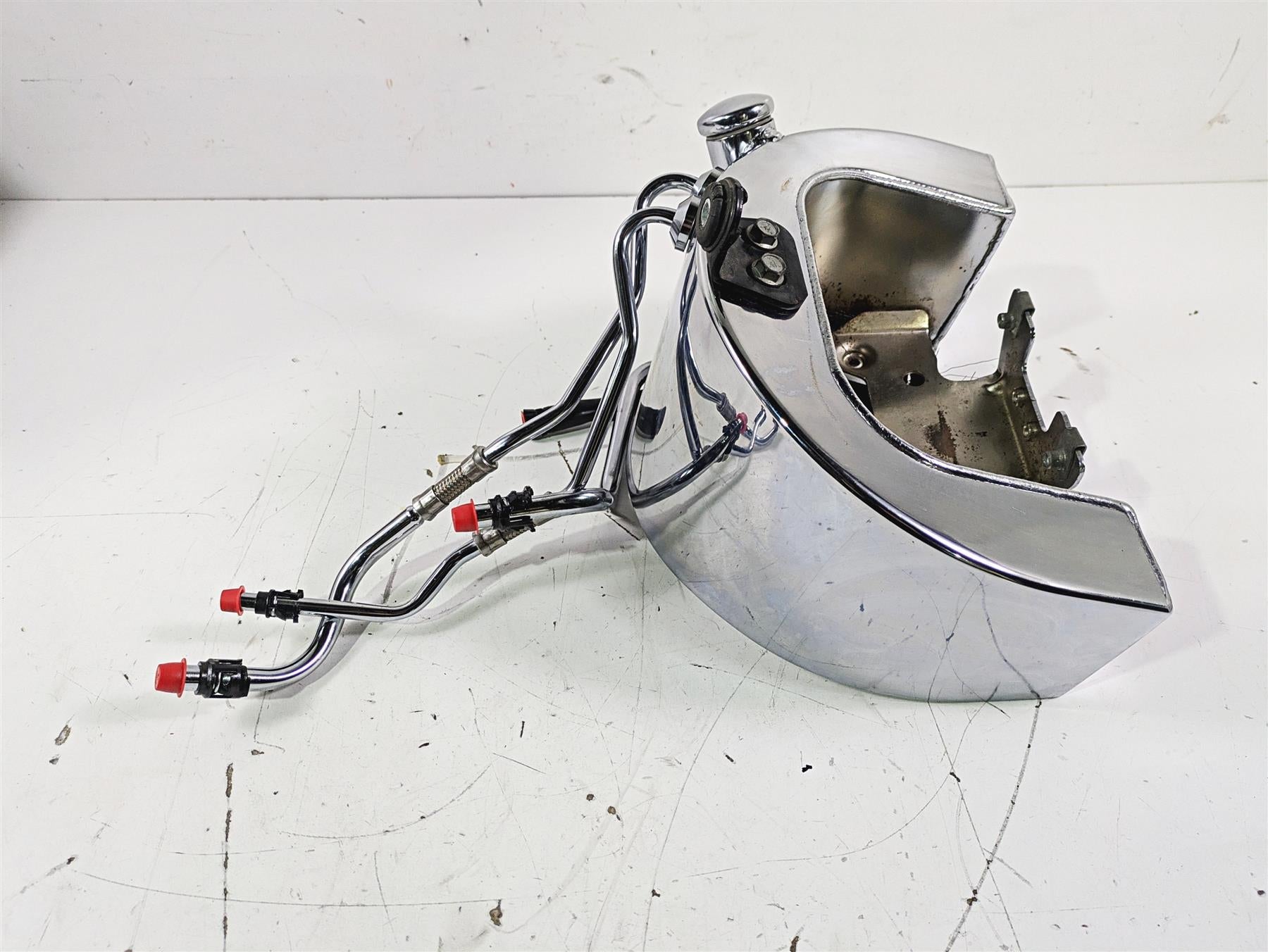 2016 Harley FLSTC Softail Heritage Chrome Oil Tank & Hoses 62498-01A {{ shop.shopifyCountryName }} - Mototech271