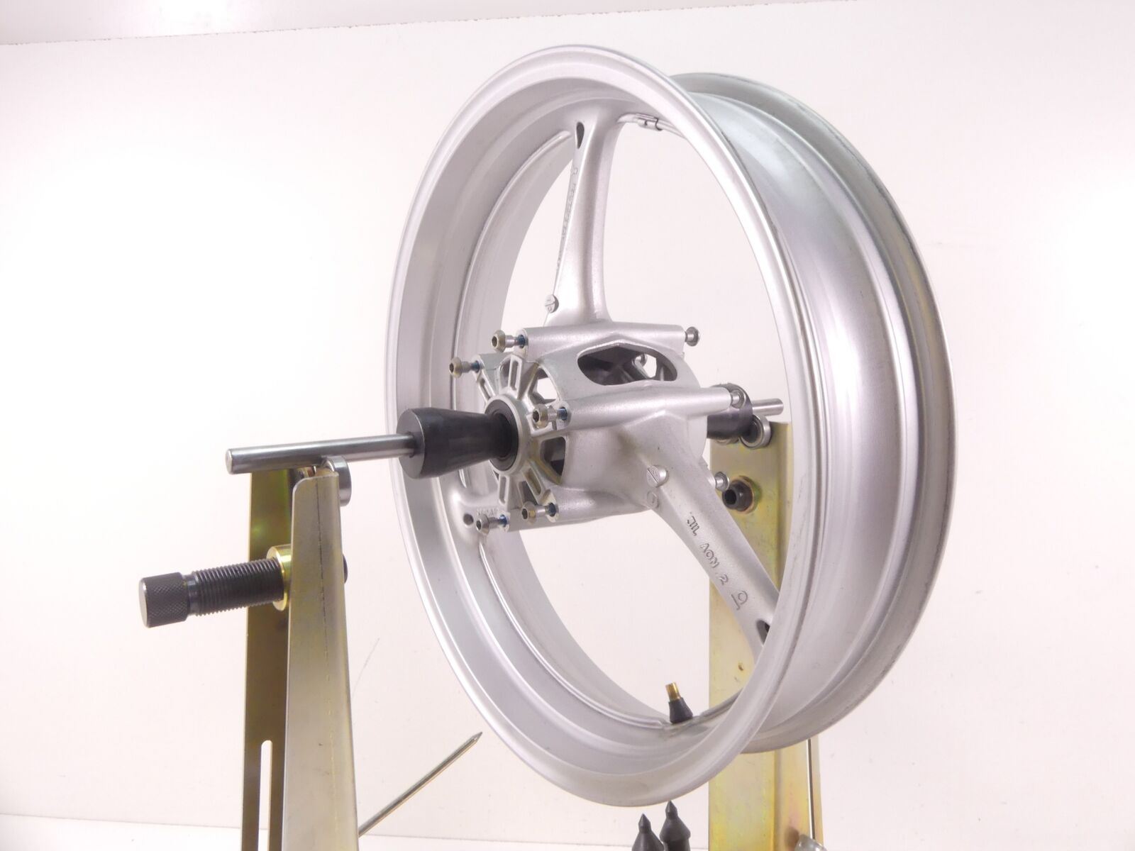 2018 Suzuki GSXR750 Straight Front Wheel Rim 17x3.5 - Nice 54111-14J00-019 {{ shop.shopifyCountryName }} - Mototech271