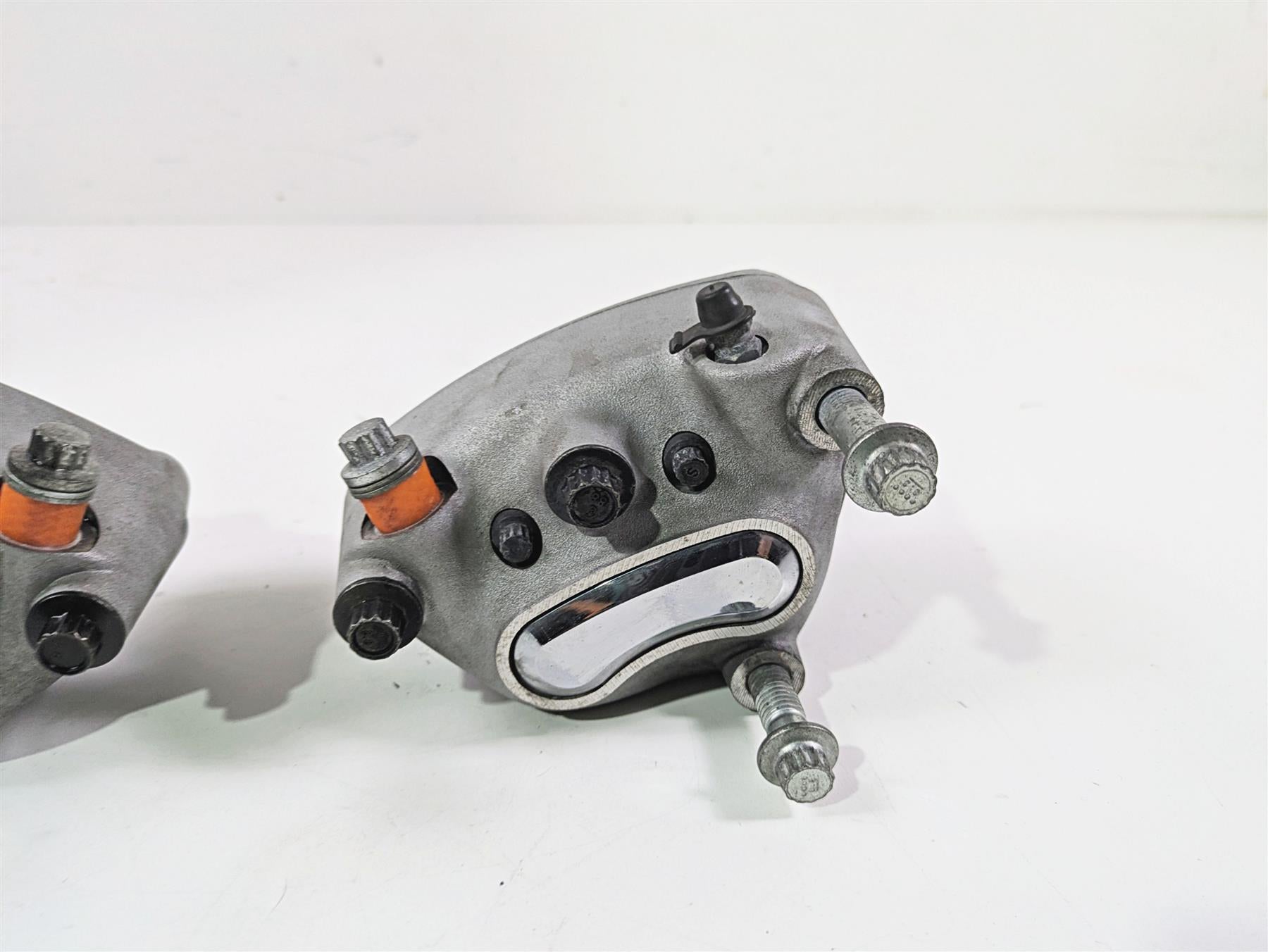 2007 Harley Touring FLHRSE CVO Road King Front Brake Caliper Set 44381-99C {{ shop.shopifyCountryName }} - Mototech271