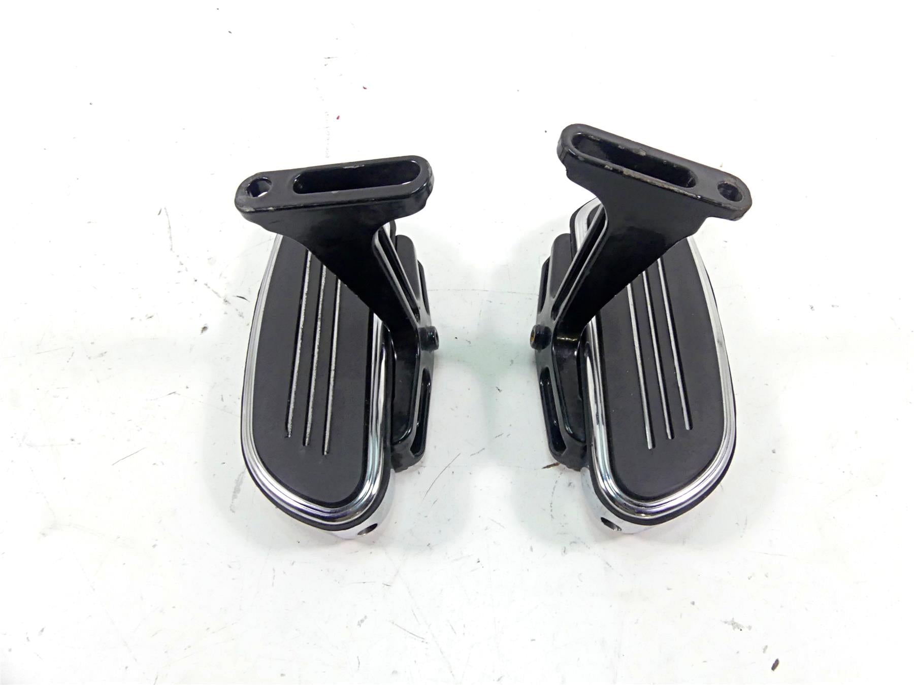2006 Harley Touring FLHTCU SE E-Glide Rear Floorboard Floor Board Set 47373-04 {{ shop.shopifyCountryName }} - Mototech271