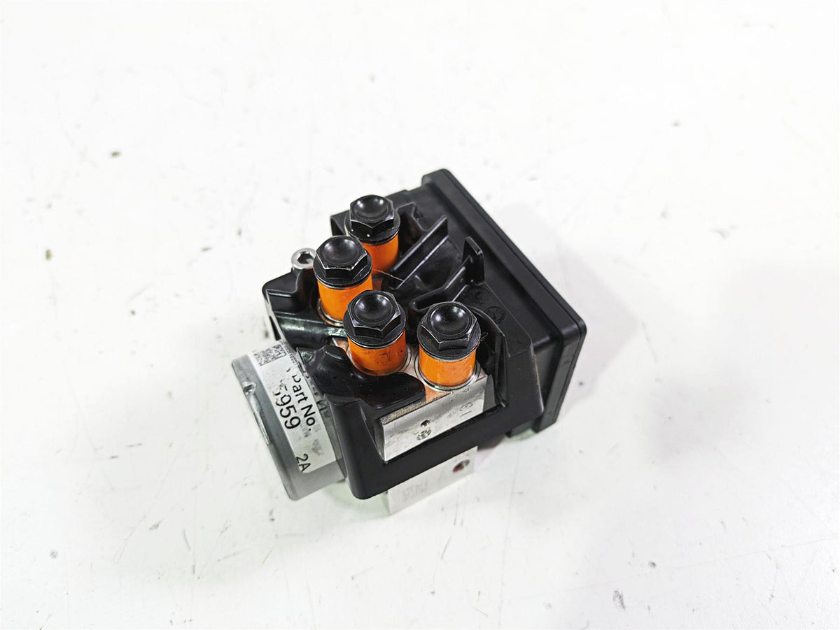 2023 Triumph Street Triple 765 RS Abs Brake Pump Module T2025961 T2025959 {{ shop.shopifyCountryName }} - Mototech271