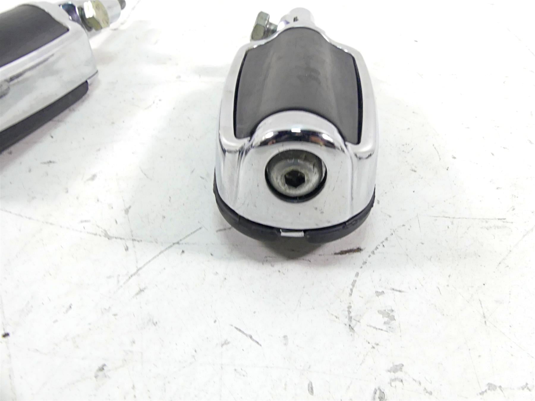 2006 Harley Softail FXSTSI Springer Rear Slipstream Footpeg Set 50942-00 {{ shop.shopifyCountryName }} - Mototech271
