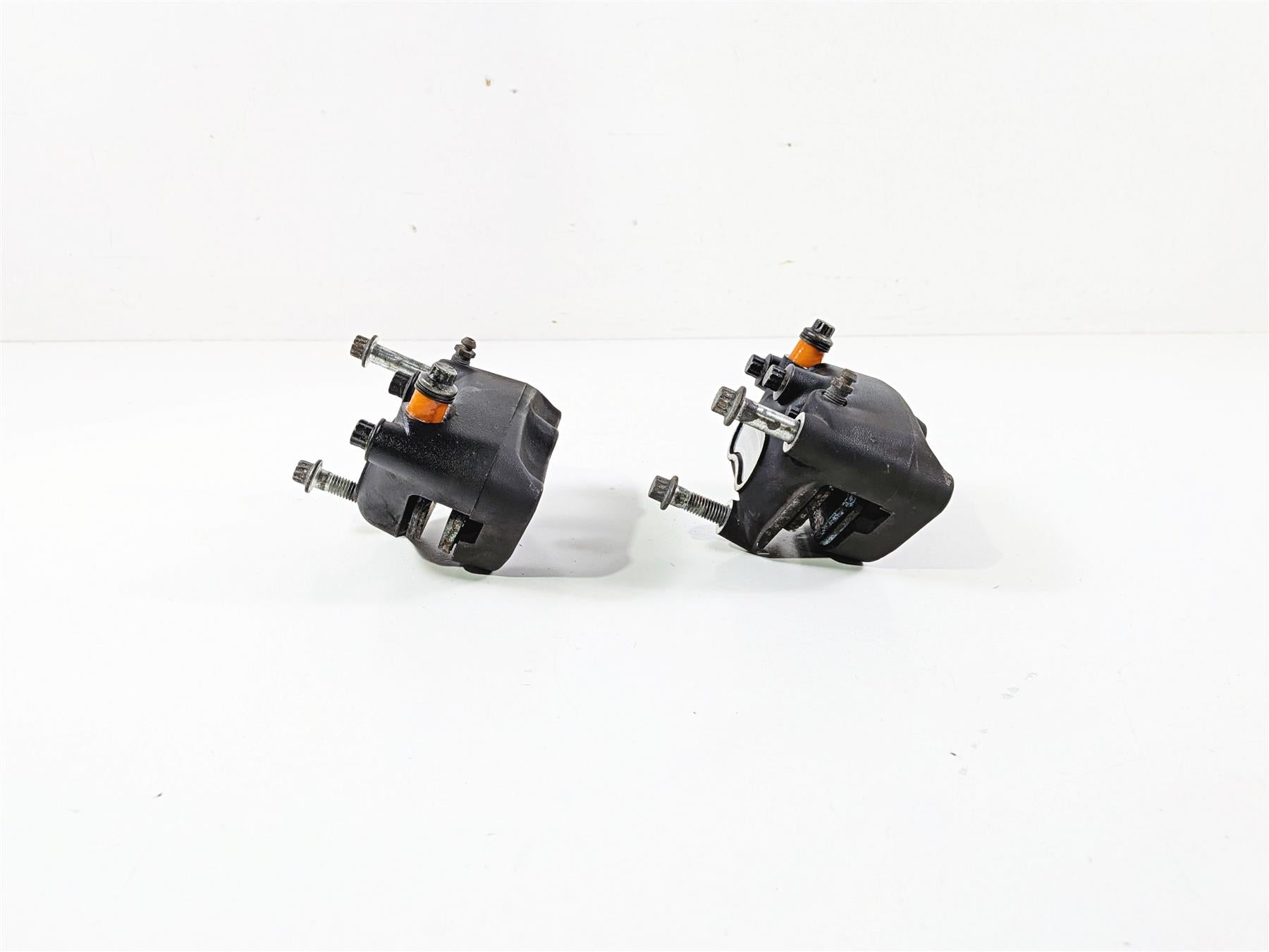 2001 Harley FLHRCI Road King Front Brake Caliper Set 44023-00C 44046-00D {{ shop.shopifyCountryName }} - Mototech271