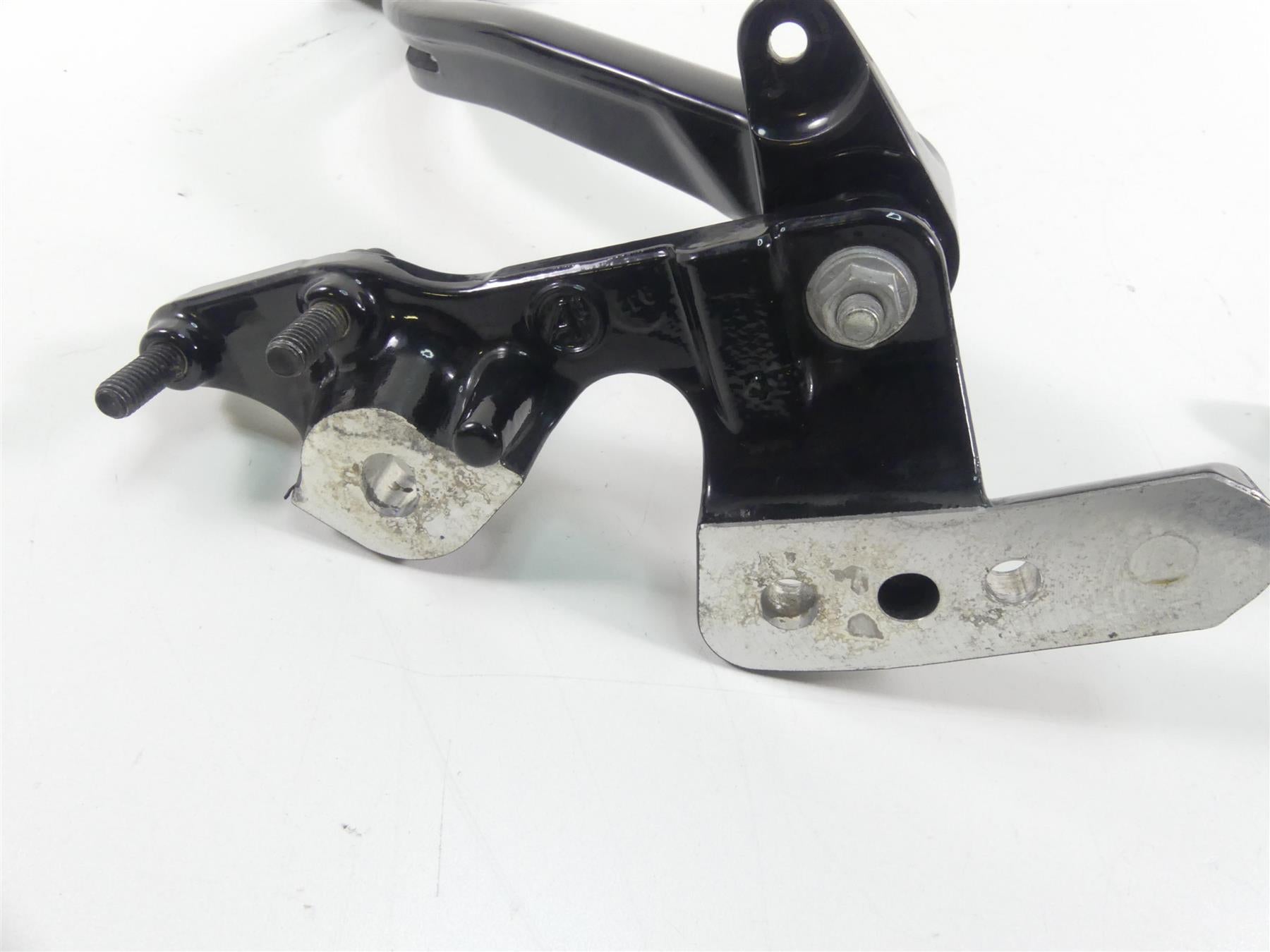 2018 Harley Softail FXFB Fat Bob Right Rider Footpeg & Brake Pedal Set 50500746 {{ shop.shopifyCountryName }} - Mototech271