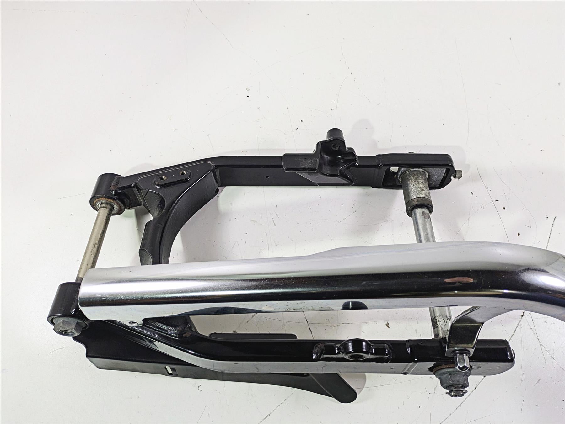 2007 Harley FXDWG Dyna Wide Glide Rear Swingarm & Belt Guards 47820-06 {{ shop.shopifyCountryName }} - Mototech271