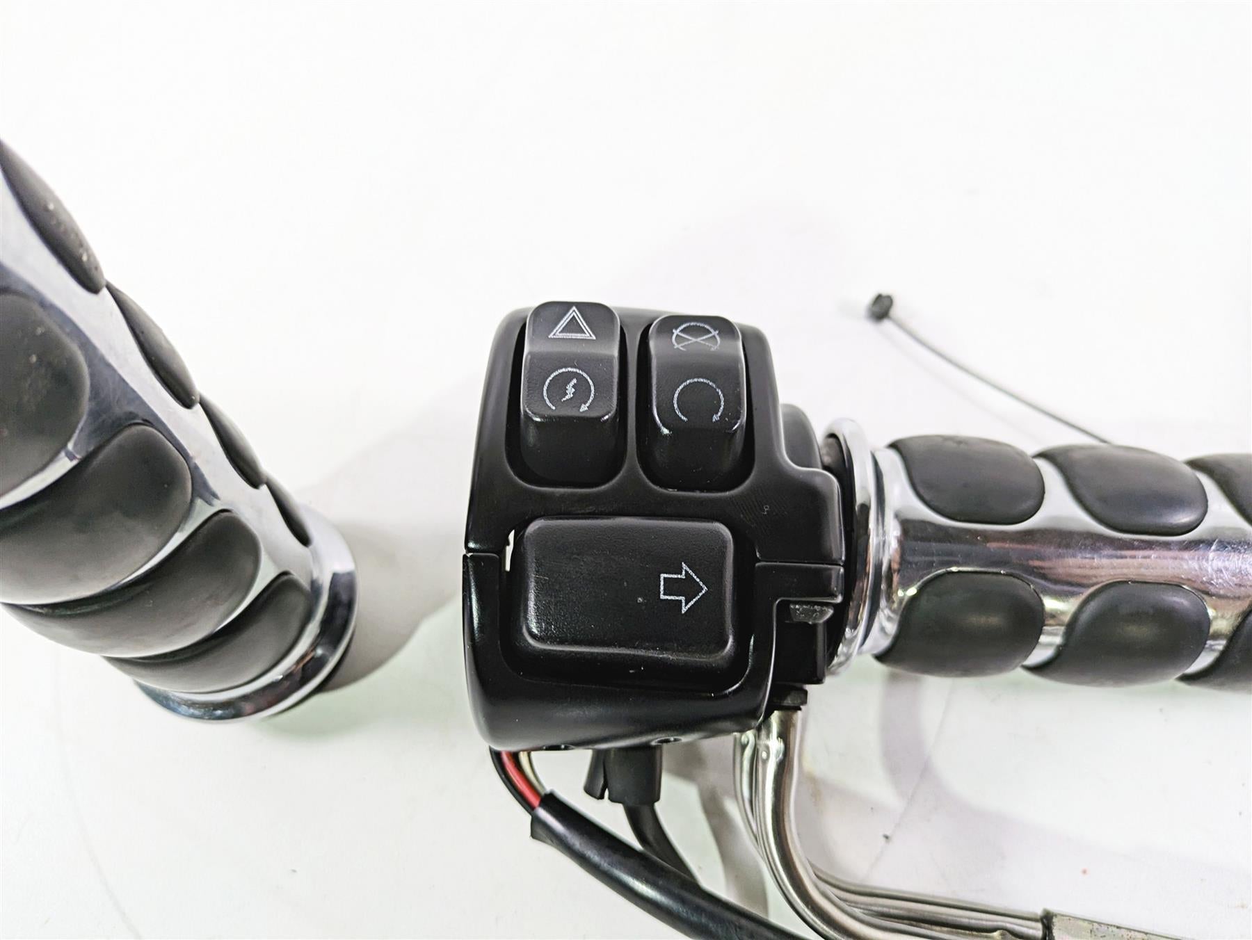 2016 Harley FXDL Dyna Low Rider Right Hand Control Switch + Led Blinker 71500361 {{ shop.shopifyCountryName }} - Mototech271