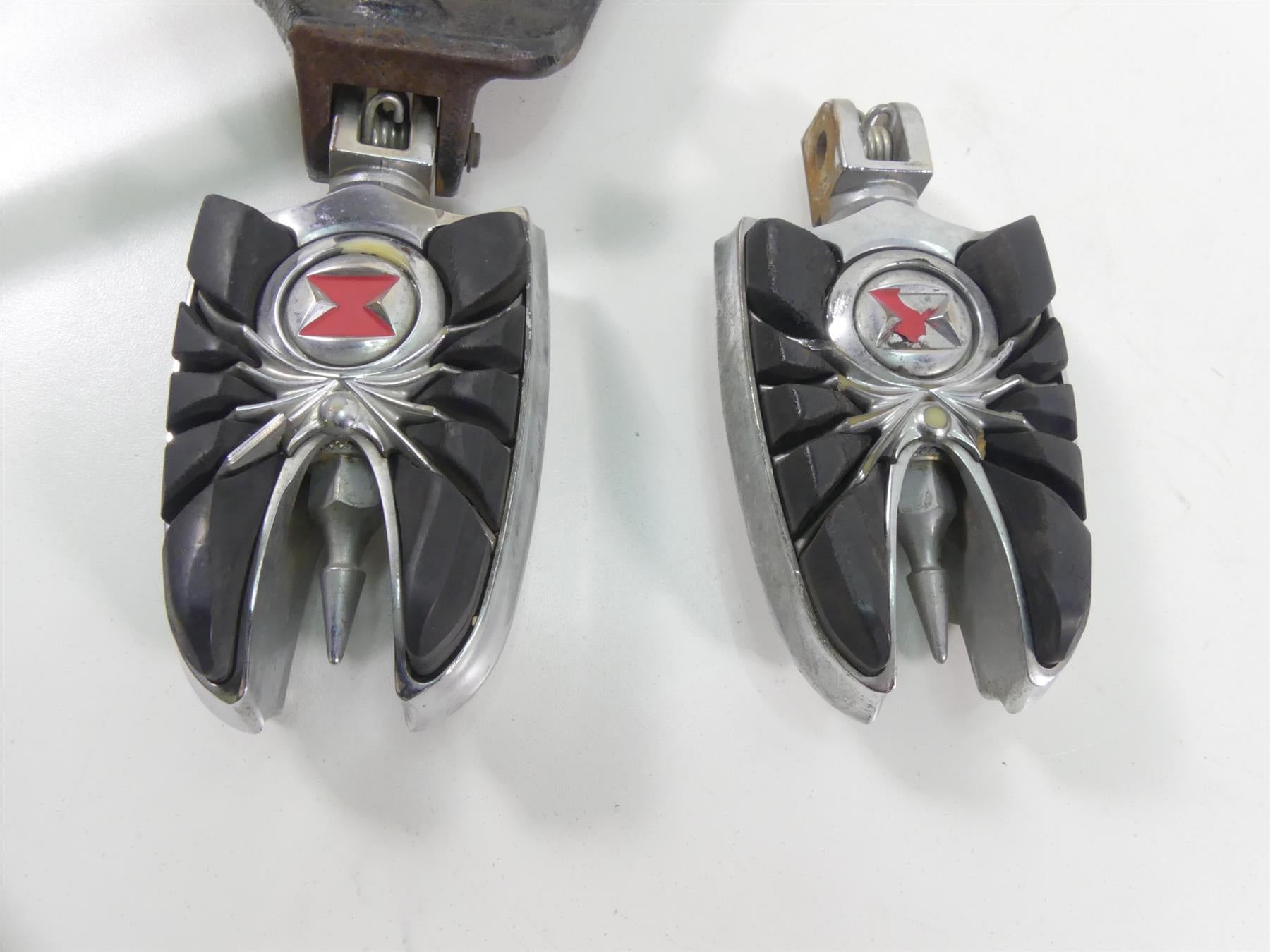 2007 Suzuki M109R VZR1800 Boulevard Left Rider Footpeg & Shifter 43521-48G01 {{ shop.shopifyCountryName }} - Mototech271