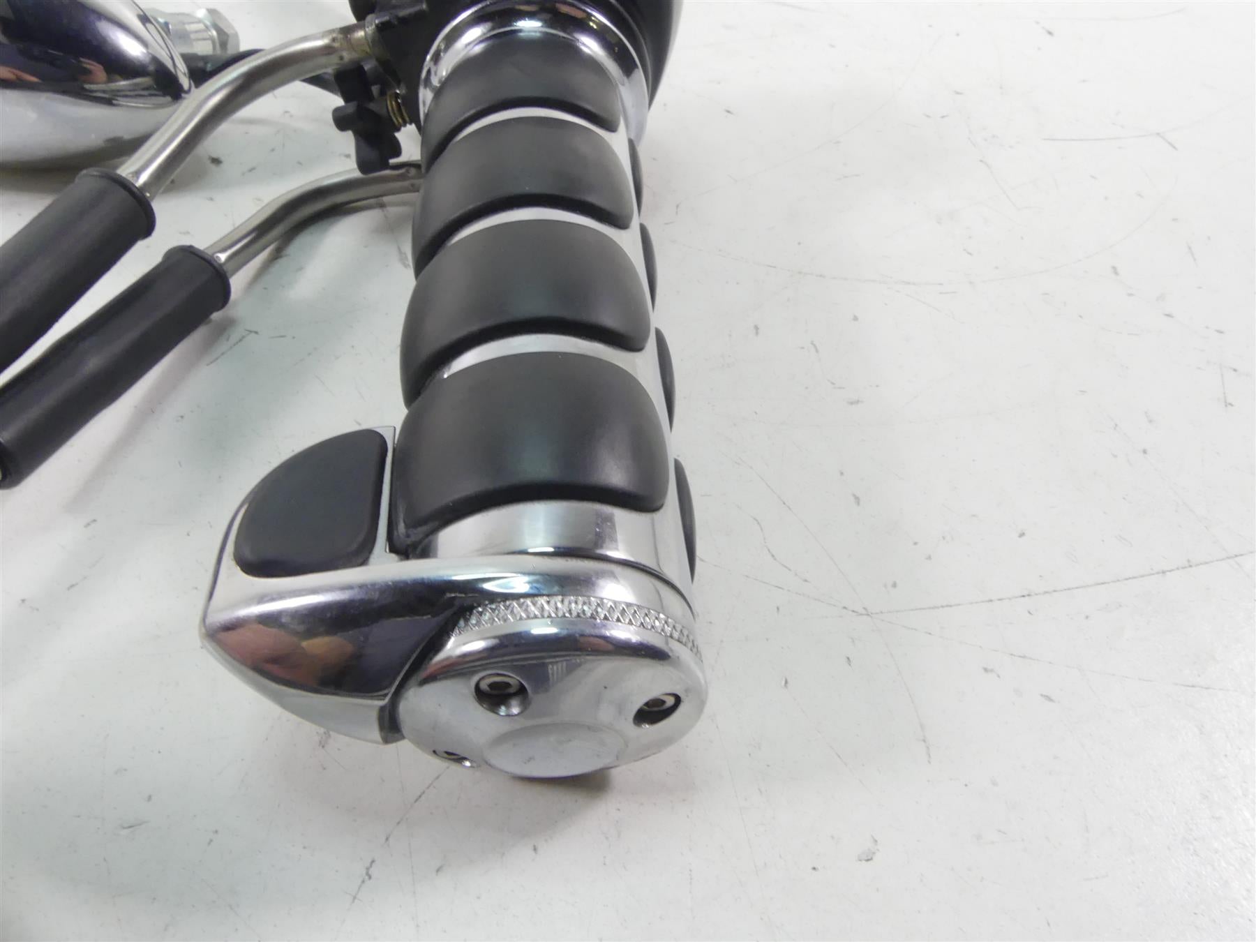 2014 Harley FXDL Dyna Low Rider Right Hand Control Switch & Blinker 72944-12 {{ shop.shopifyCountryName }} - Mototech271
