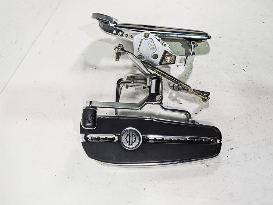 2005 Harley Softail FLSTFSE CVO Fat Boy Floorboard Shifter Brake Set 33688-03A {{ shop.shopifyCountryName }} - Mototech271