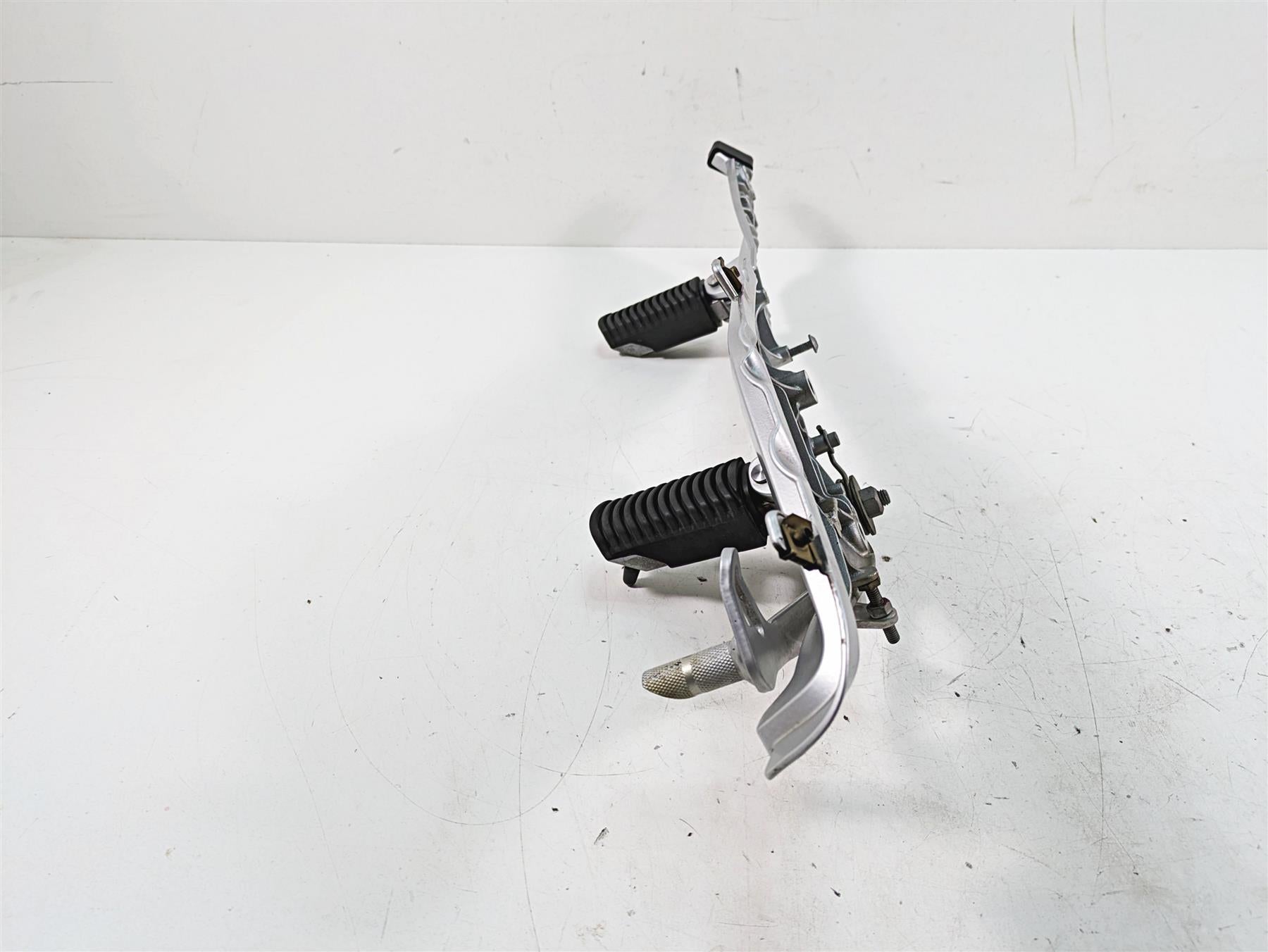 2007 BMW R1200RT K26 Right Footpeg Set& Brake Pedal 46717675290 {{ shop.shopifyCountryName }} - Mototech271
