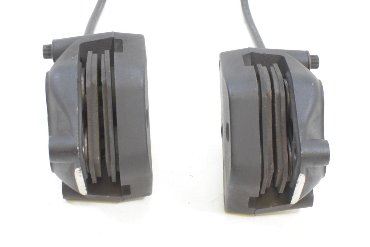 2007 Harley Touring FLHX Street Glide Front Brake Caliper Set 44023-00C 44046-00 {{ shop.shopifyCountryName }} - Mototech271