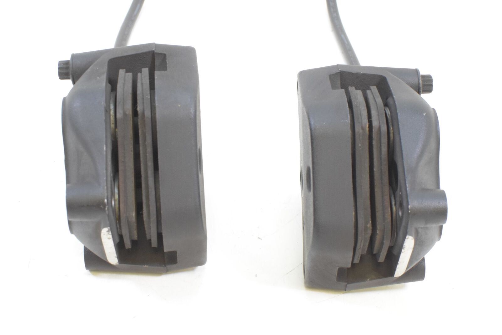 2007 Harley Touring FLHX Street Glide Front Brake Caliper Set 44023-00C 44046-00 {{ shop.shopifyCountryName }} - Mototech271
