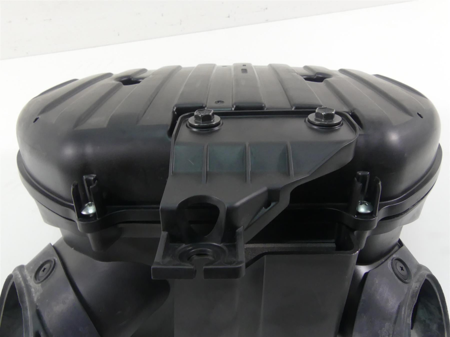 2022 Suzuki GSXR750 Air Box Cleaner Breather Filter Box 13720-14J01 {{ shop.shopifyCountryName }} - Mototech271