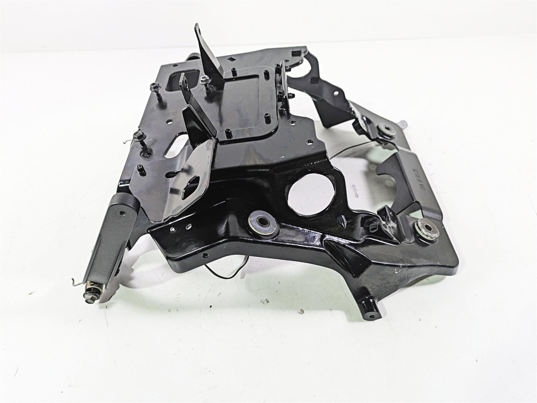 2018 Indian Chieftain Limited Front Fairing Stay Holder Carrier 1022608 {{ shop.shopifyCountryName }} - Mototech271