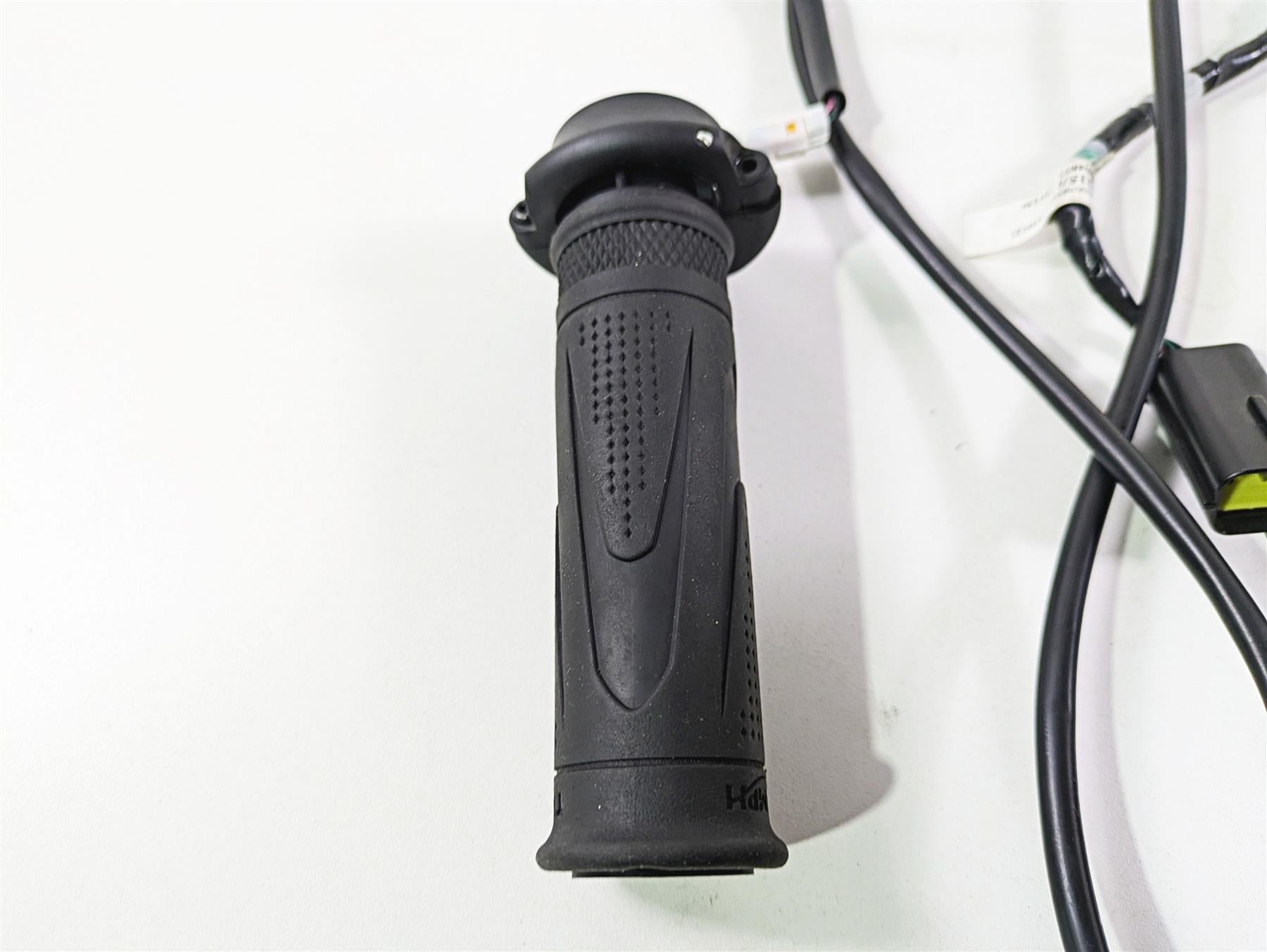 2024 Triumph Tiger 900 GT Heated Hand Grips Throttle & Sensor Set T2042078 {{ shop.shopifyCountryName }} - Mototech271