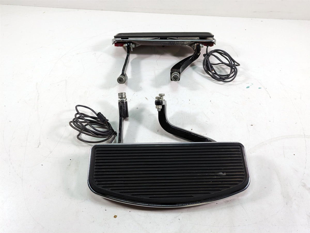 2006 Harley Touring FLHTCUI Electra Glide Front Floorboard Set 50622-83 50518-83 {{ shop.shopifyCountryName }} - Mototech271