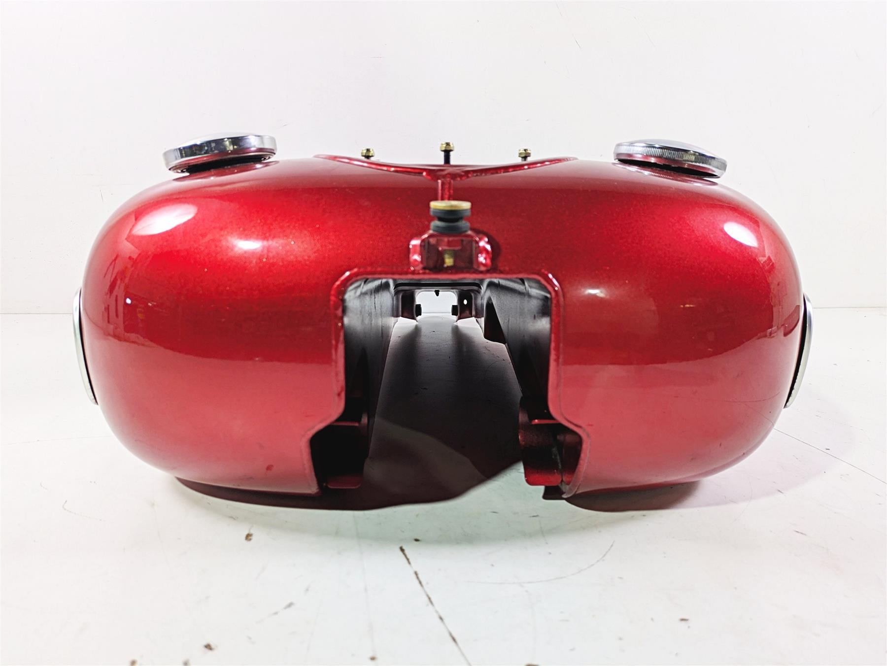 2019 Indian Chieftain Limited Ruby Red Fuel Gas Petrol Tank -Great Shape 1021997 {{ shop.shopifyCountryName }} - Mototech271