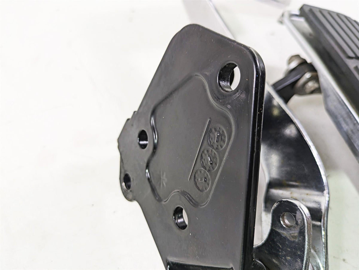2004 Harley Softail FLSTF Fat Boy Right Floorboard Brake Pedal Set 50600026 {{ shop.shopifyCountryName }} - Mototech271