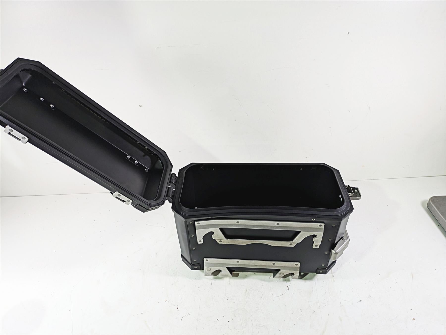 2016 Moto Guzzi Stelvio 1200 8V NTX Right Side Saddlebags - Read 886929 {{ shop.shopifyCountryName }} - Mototech271