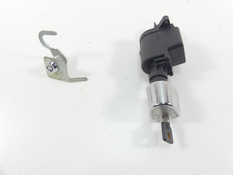2013 Harley Touring FLHTP Electra Glide Ignition Switch Key Lock Set 71572-06 {{ shop.shopifyCountryName }} - Mototech271