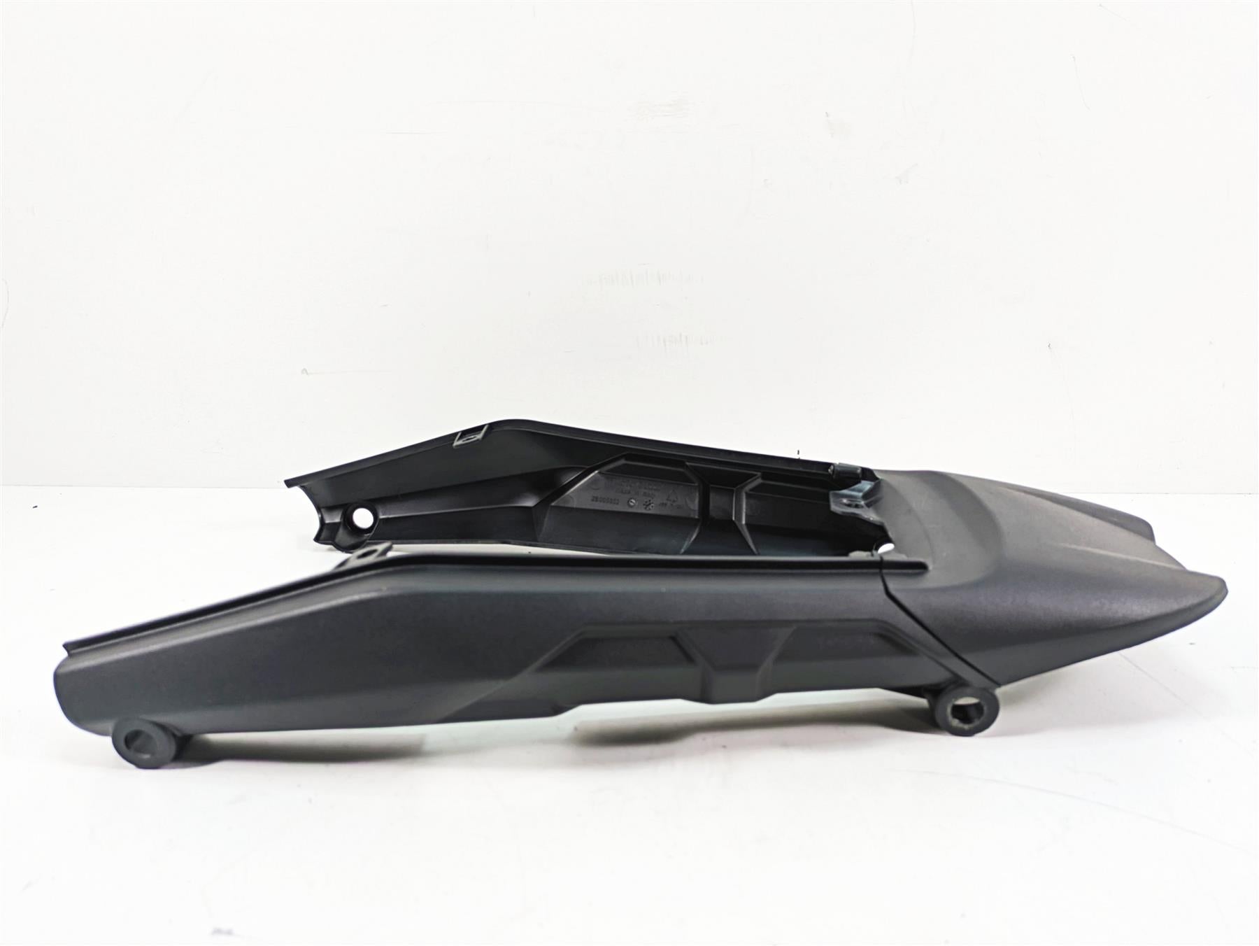 2020 Moto Guzzi V85 TT Adventure Rear Tail Side Cover Fairing Set -Read 2B005352 {{ shop.shopifyCountryName }} - Mototech271