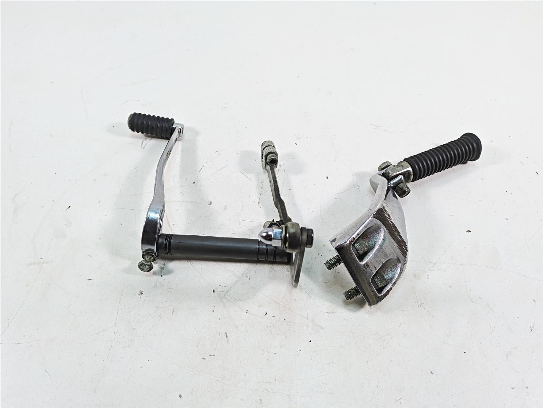 2005 Harley Dyna FXDL Low Rider Left Front Footpeg & Shifter Mid -Read 50639-90A | Mototech271