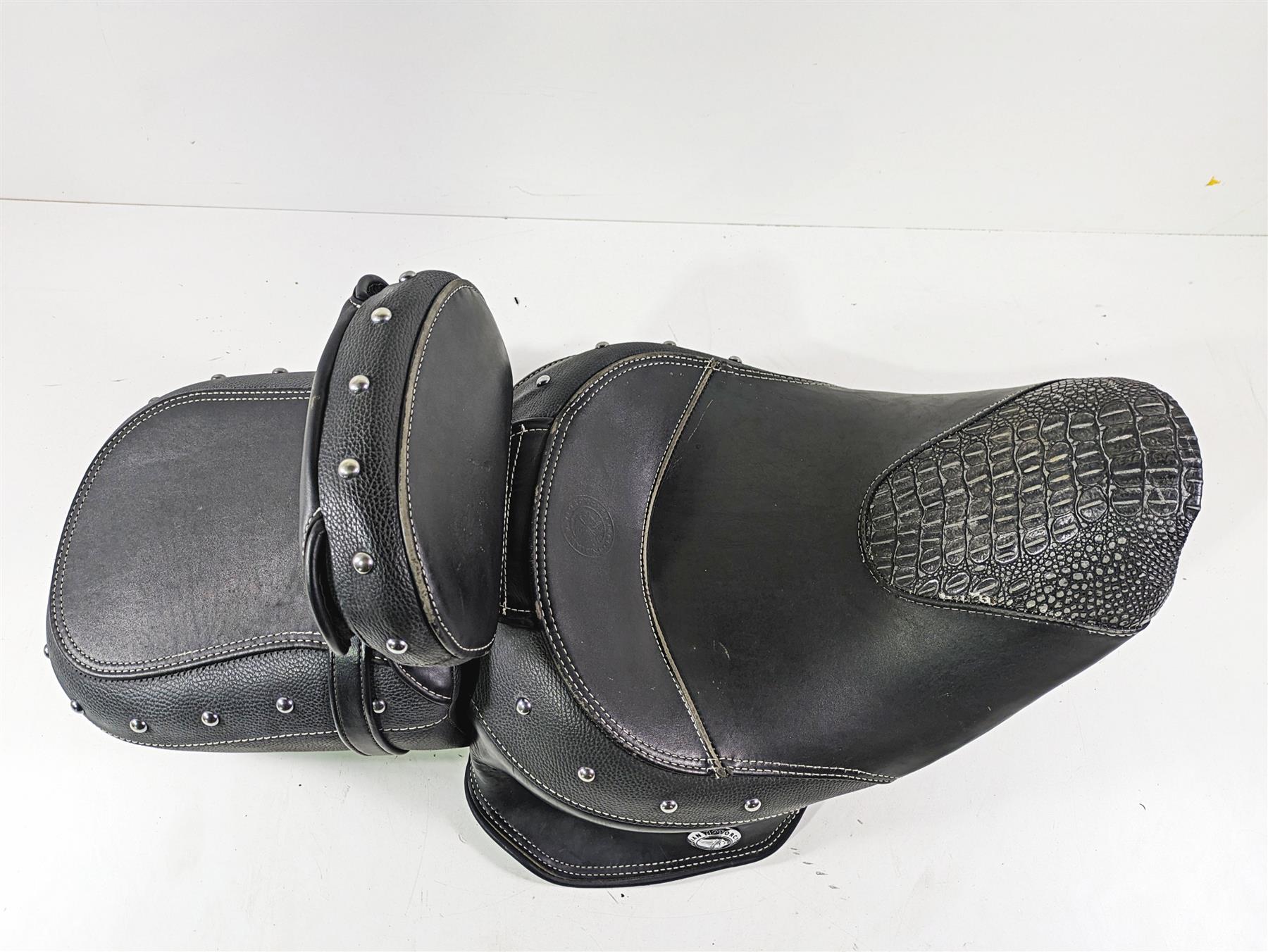 2018 Indian Chieftain Dark Horse Heated Seat Studded Crocodile Tip 2686580 {{ shop.shopifyCountryName }} - Mototech271