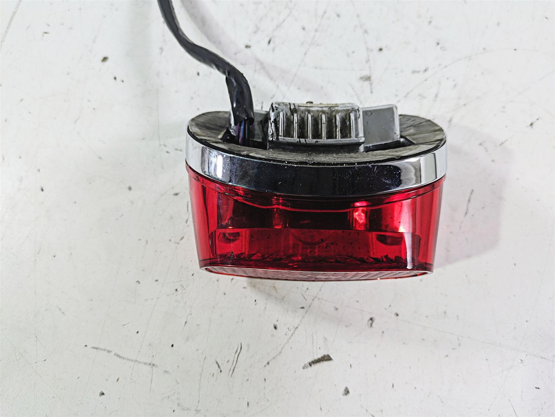 2005 Harley Softail FLSTFSE CVO Fat Boy Tail Light Lamp Lens Taillight 68140-04 {{ shop.shopifyCountryName }} - Mototech271