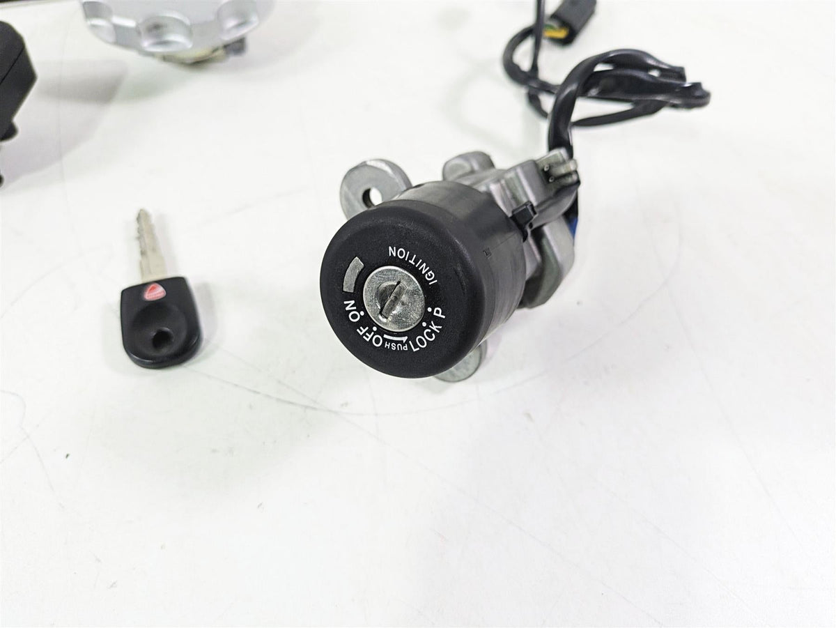 2015 Ducati Hypermotard 821 SP Speedometer Ignition Switch Key 17k Set 40610951F {{ shop.shopifyCountryName }} - Mototech271