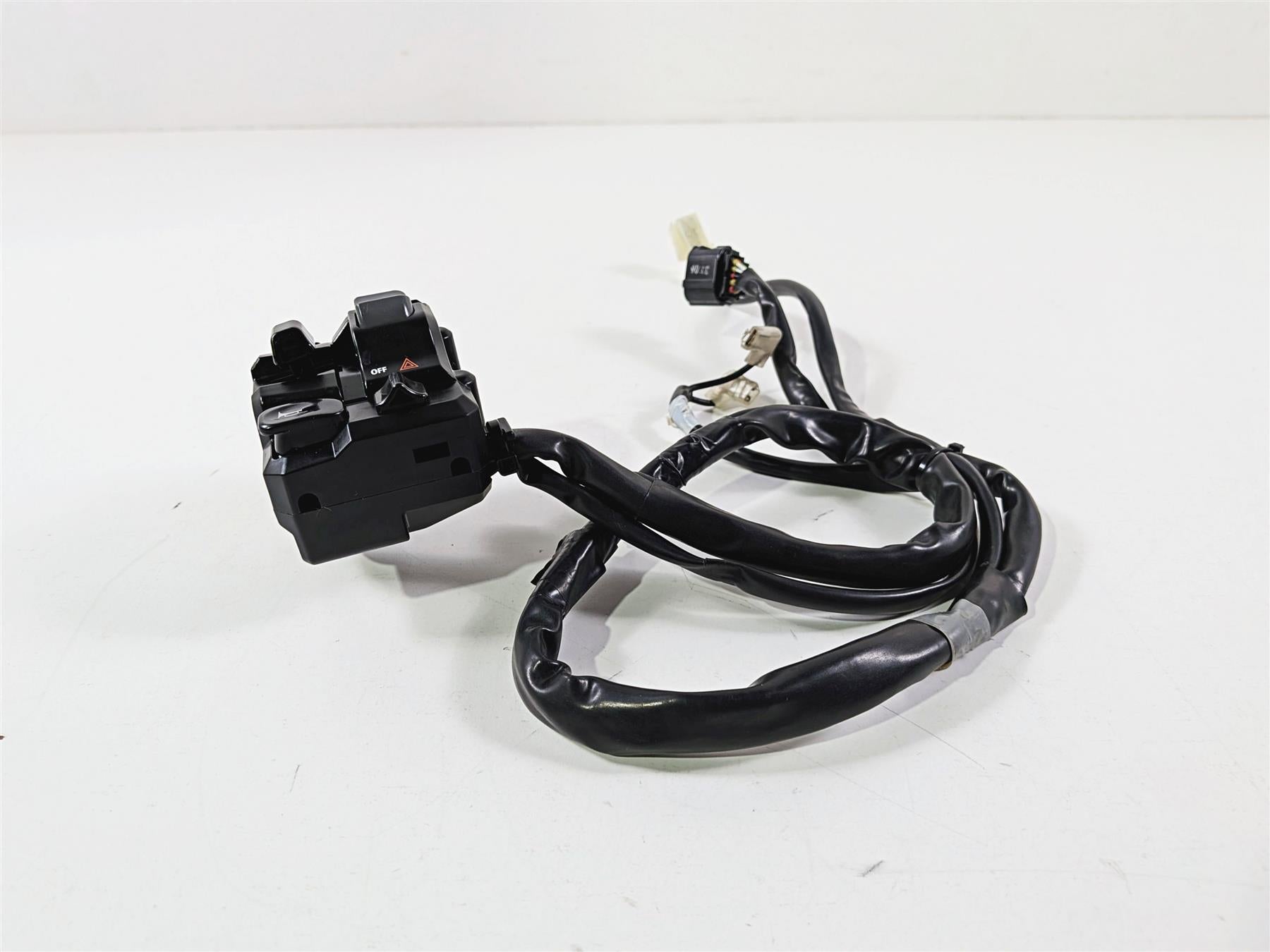 2024 Yamaha YZF R1 RN65 Left Hand Control Switch - Read B3L-83969-01-00 {{ shop.shopifyCountryName }} - Mototech271