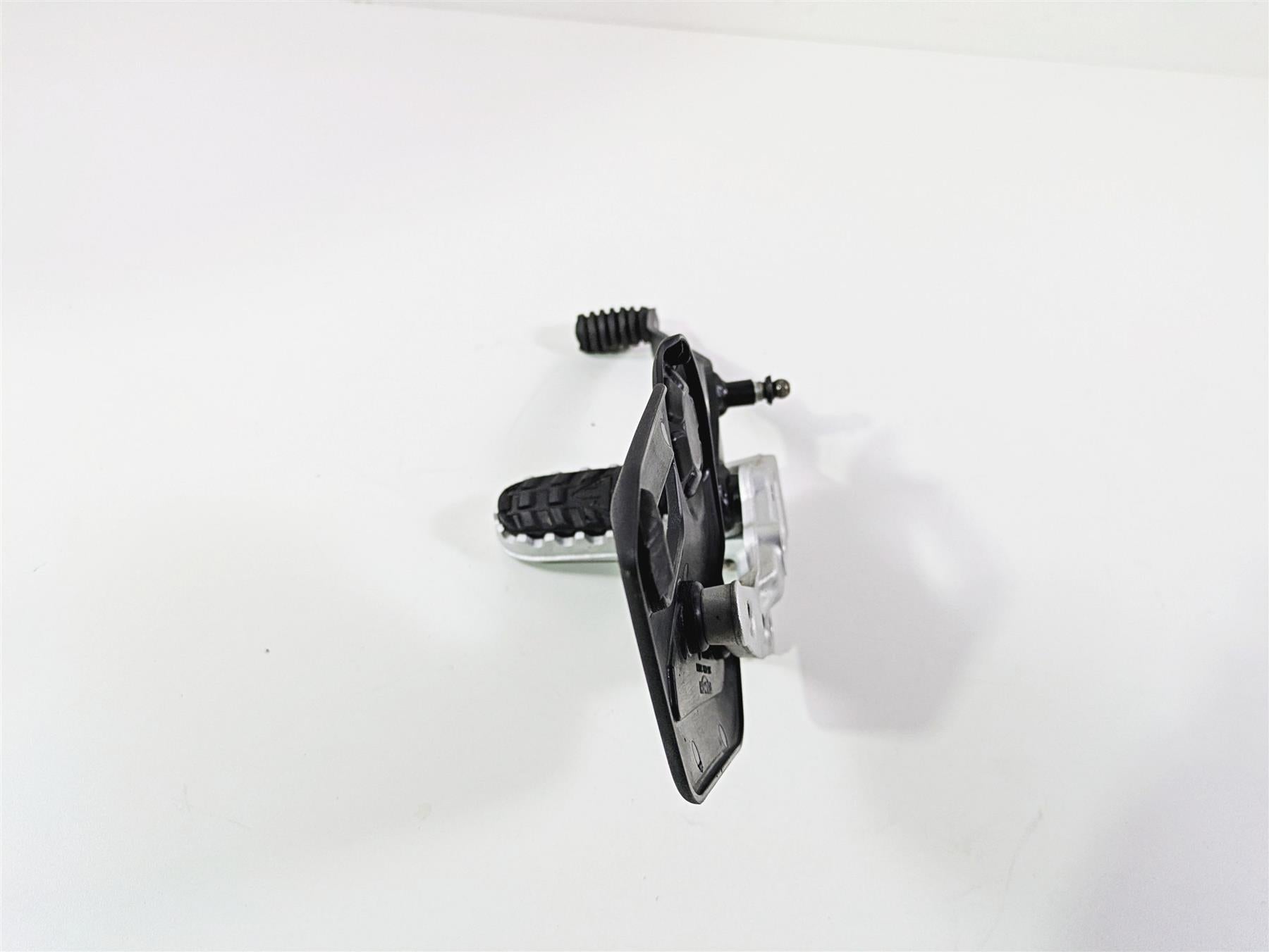 2024 Triumph Tiger 900 GT Left Front Footpeg & Shift Lever T2082204 T2082485 {{ shop.shopifyCountryName }} - Mototech271