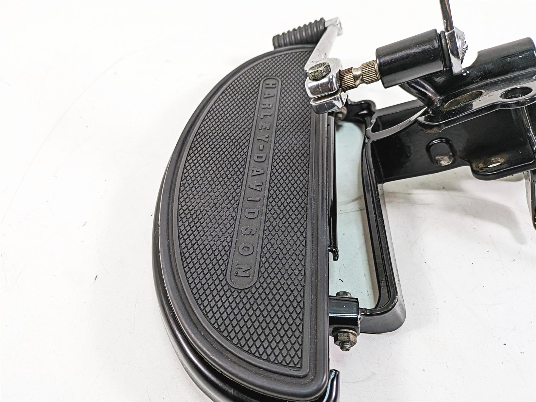 2009 Harley Softail FLSTSB Cross Bones Left Floorboard & Shifter Set 33630-07A {{ shop.shopifyCountryName }} - Mototech271