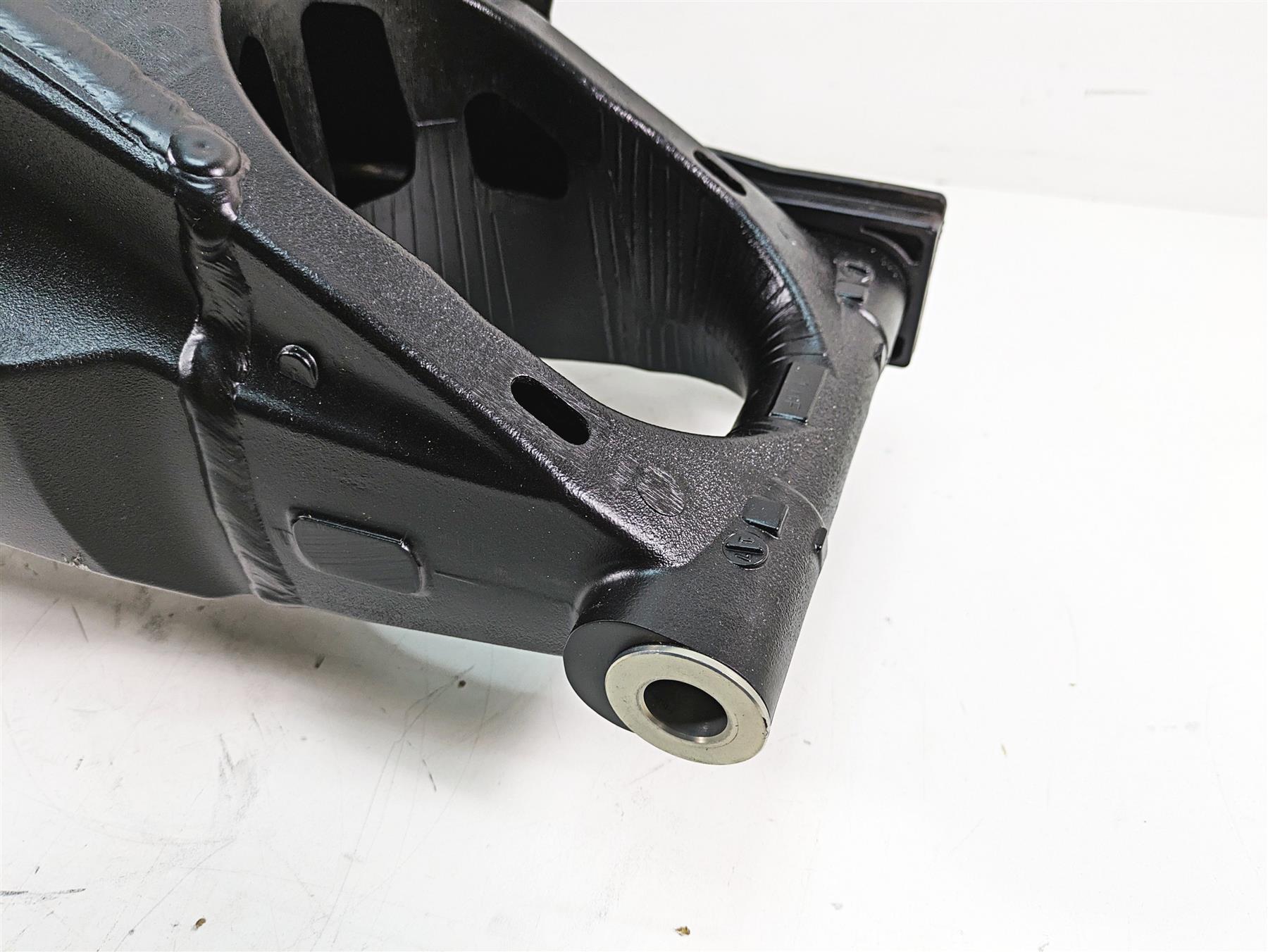 2022 Suzuki GSXR 750 Rear Swing Arm Swingarm 61000-14J01-YAP {{ shop.shopifyCountryName }} - Mototech271