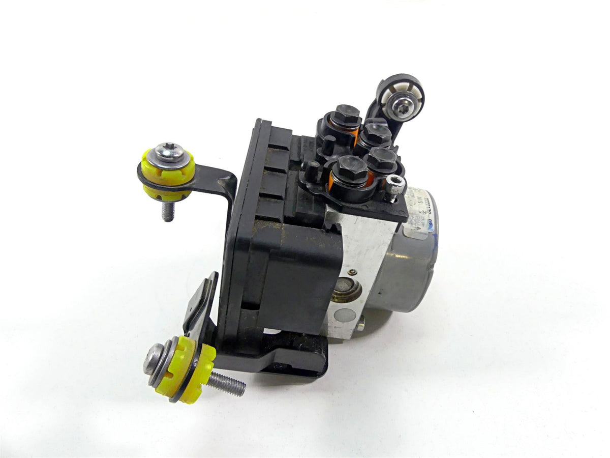 2022 Triumph Speed Triple 1200 RS Abs Brake Pump Module Unit T2025191 2022139 {{ shop.shopifyCountryName }} - Mototech271