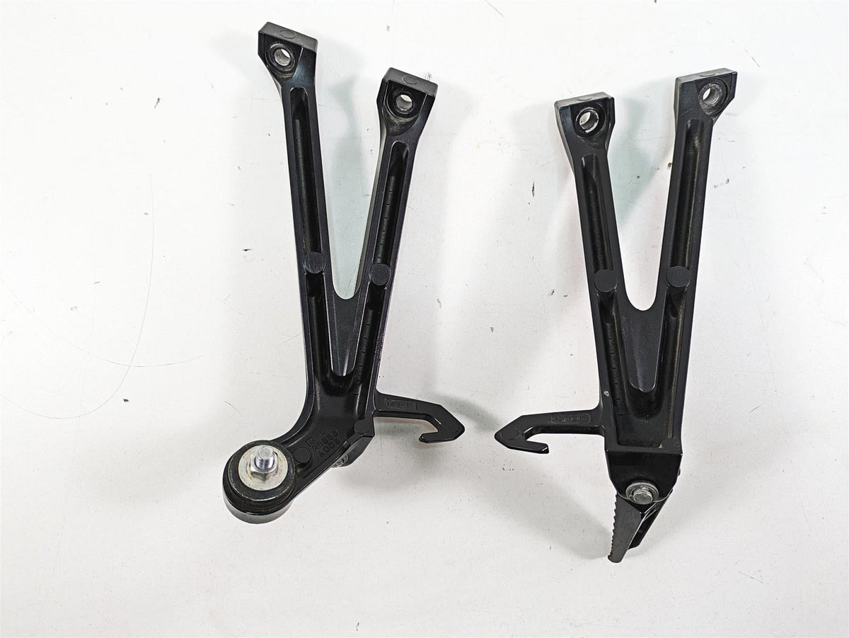 2022 Suzuki GSXR 750 Passenger Footpeg Foot Peg Rest Set 43600-14J30 43700-14J30 {{ shop.shopifyCountryName }} - Mototech271
